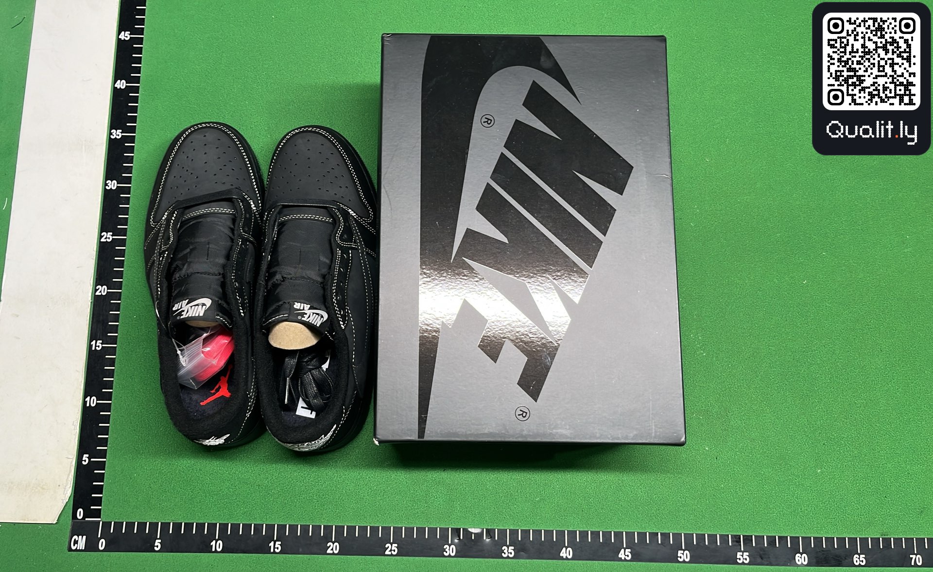 Sneakers QC photo 1 of 18