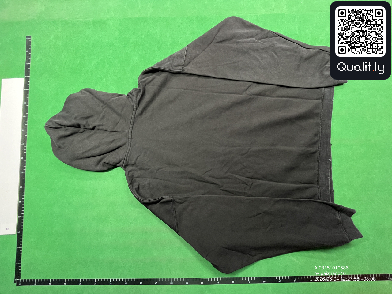 Bluza z kapturem — zdjęcie QC 2 z 4
