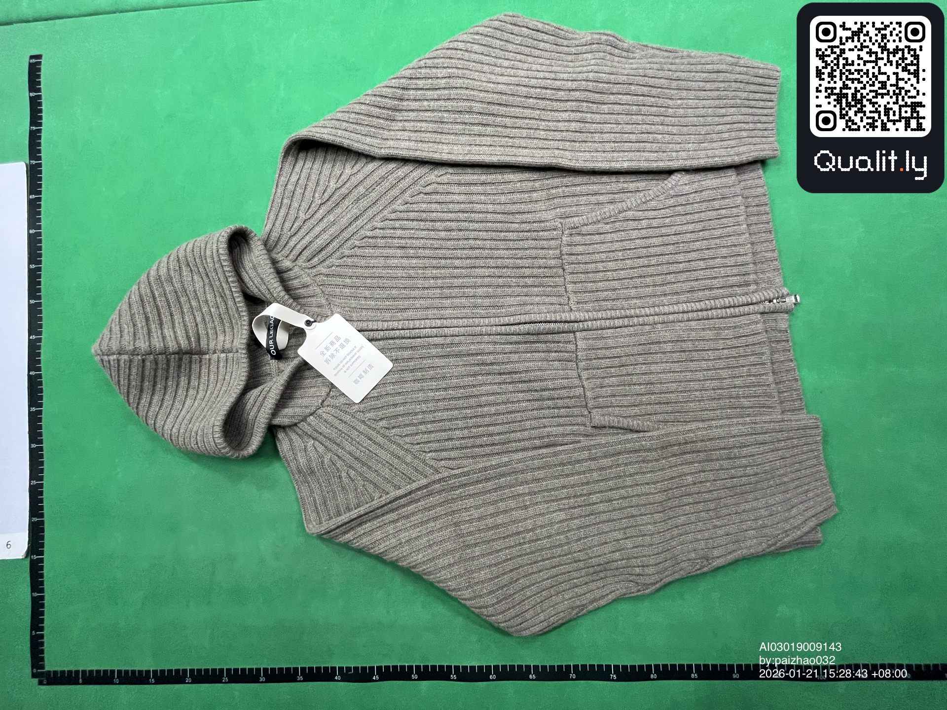 Hoodie — QC-foto 3 van 8