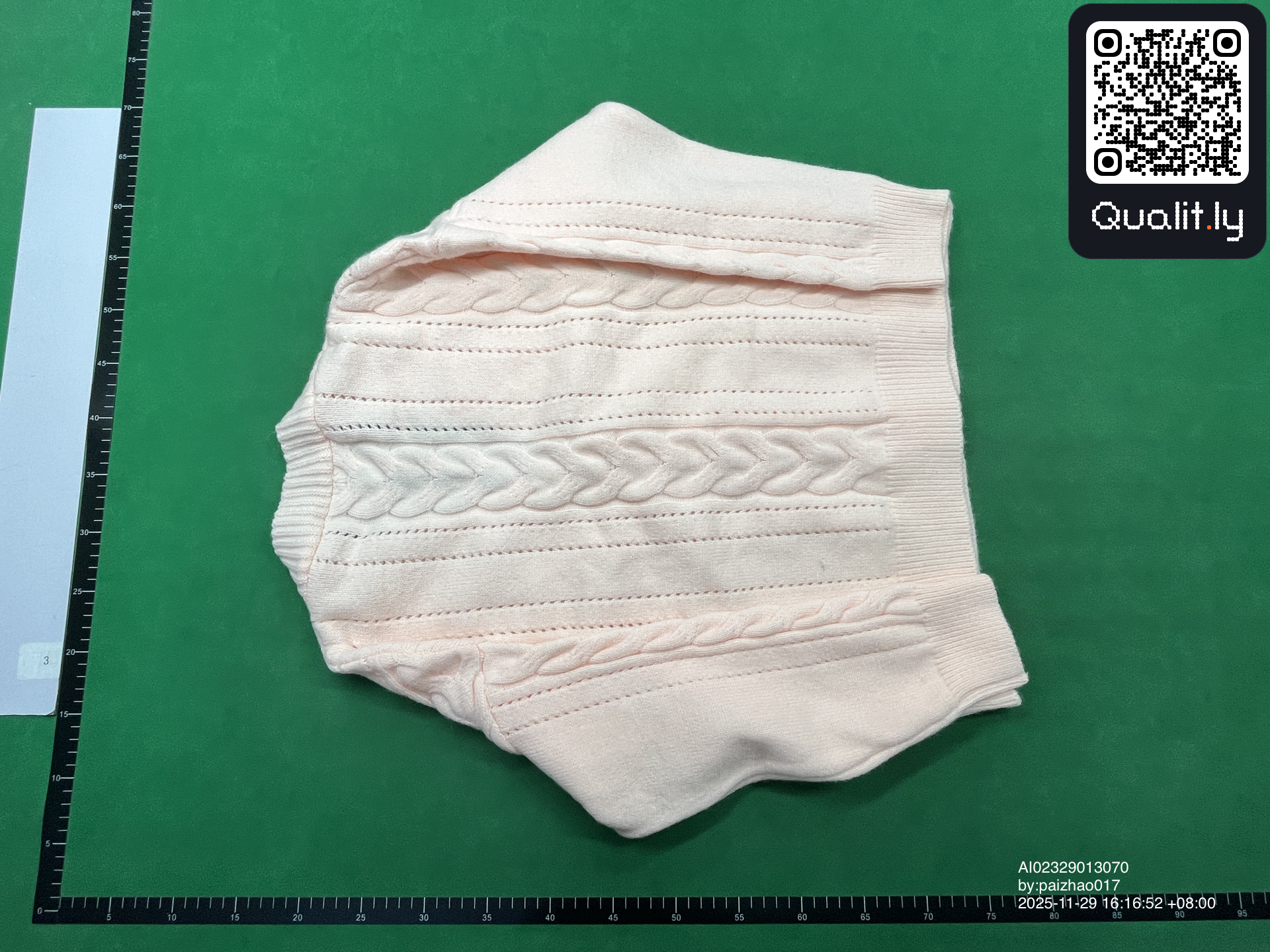 Pull — photo QC 2 sur 3