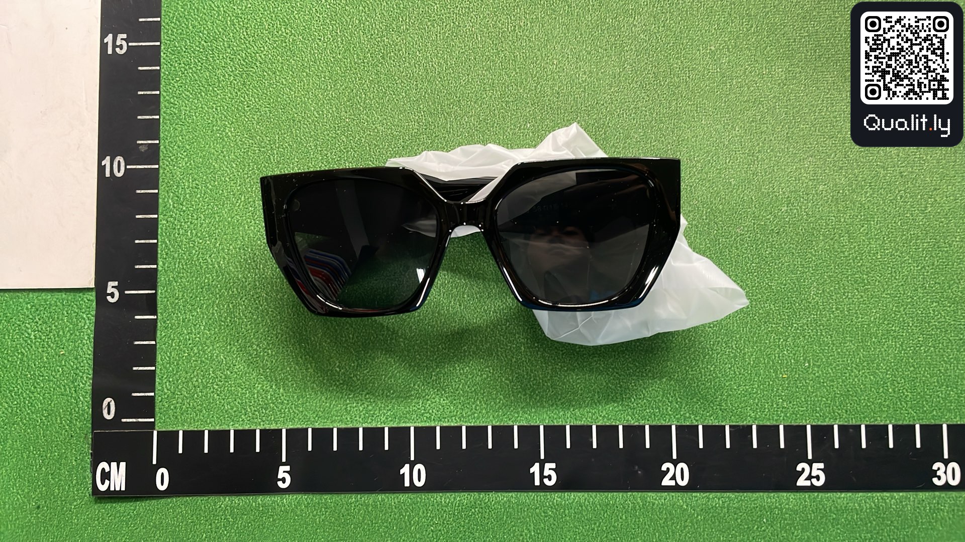 Sunglasses QC photo 1 of 6