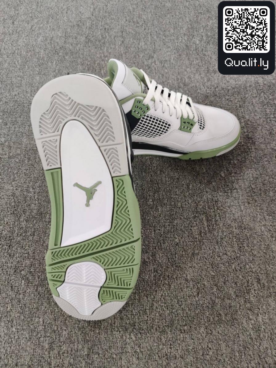 Sneakers QC photo 2 of 20