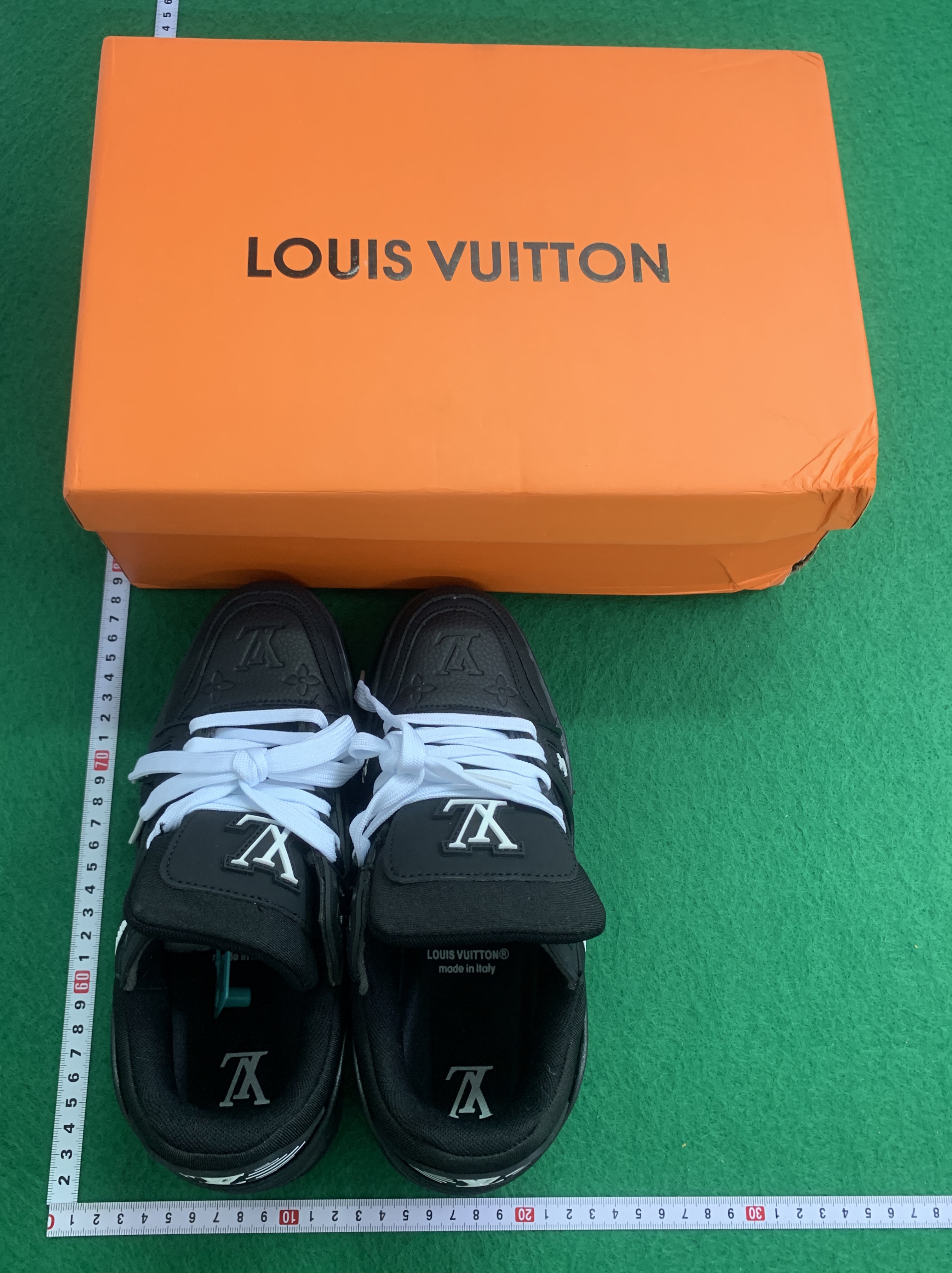 Sneakers QC photo 1 of 74