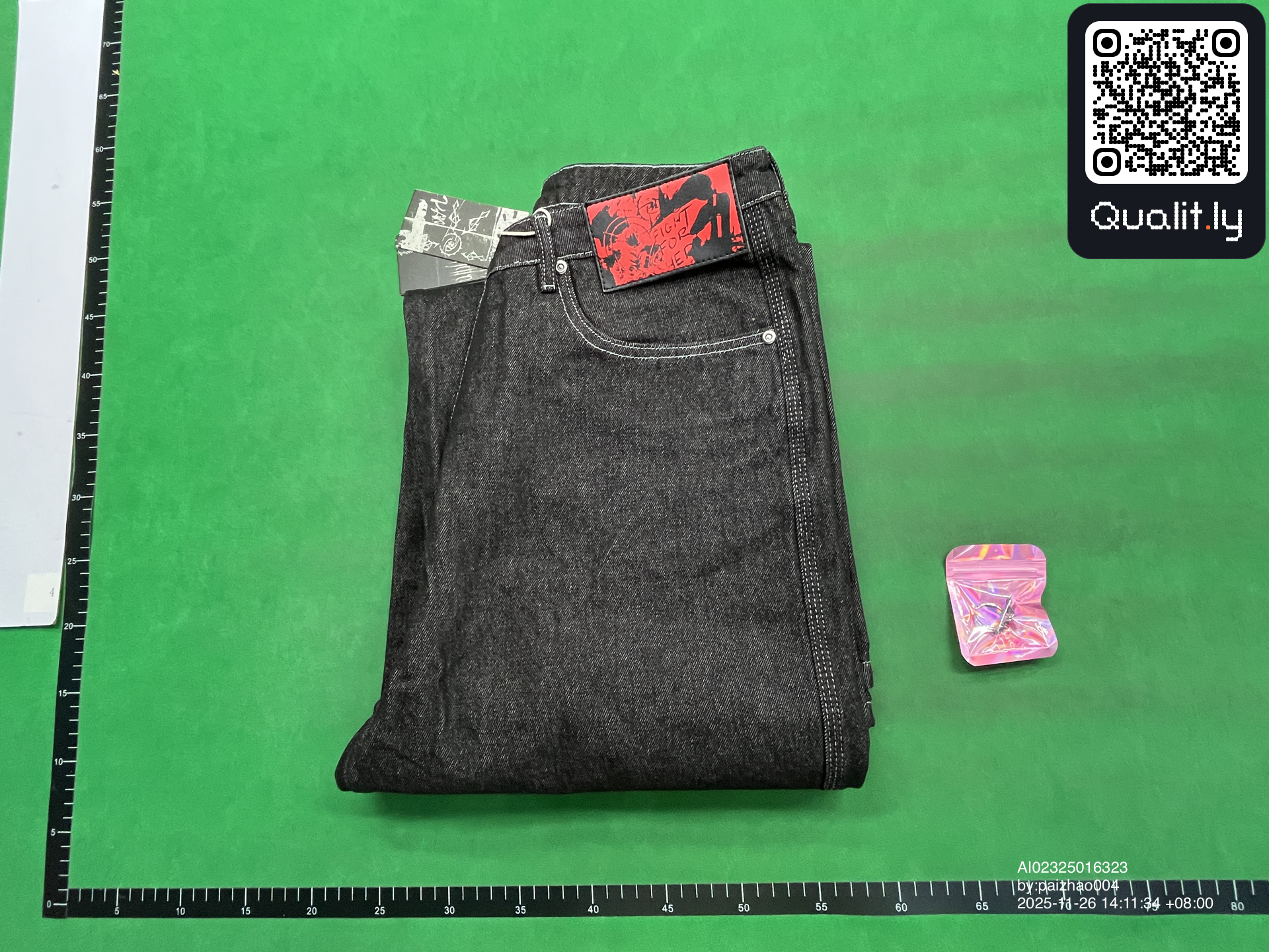 Jeansy — zdjęcie QC 1 z 4