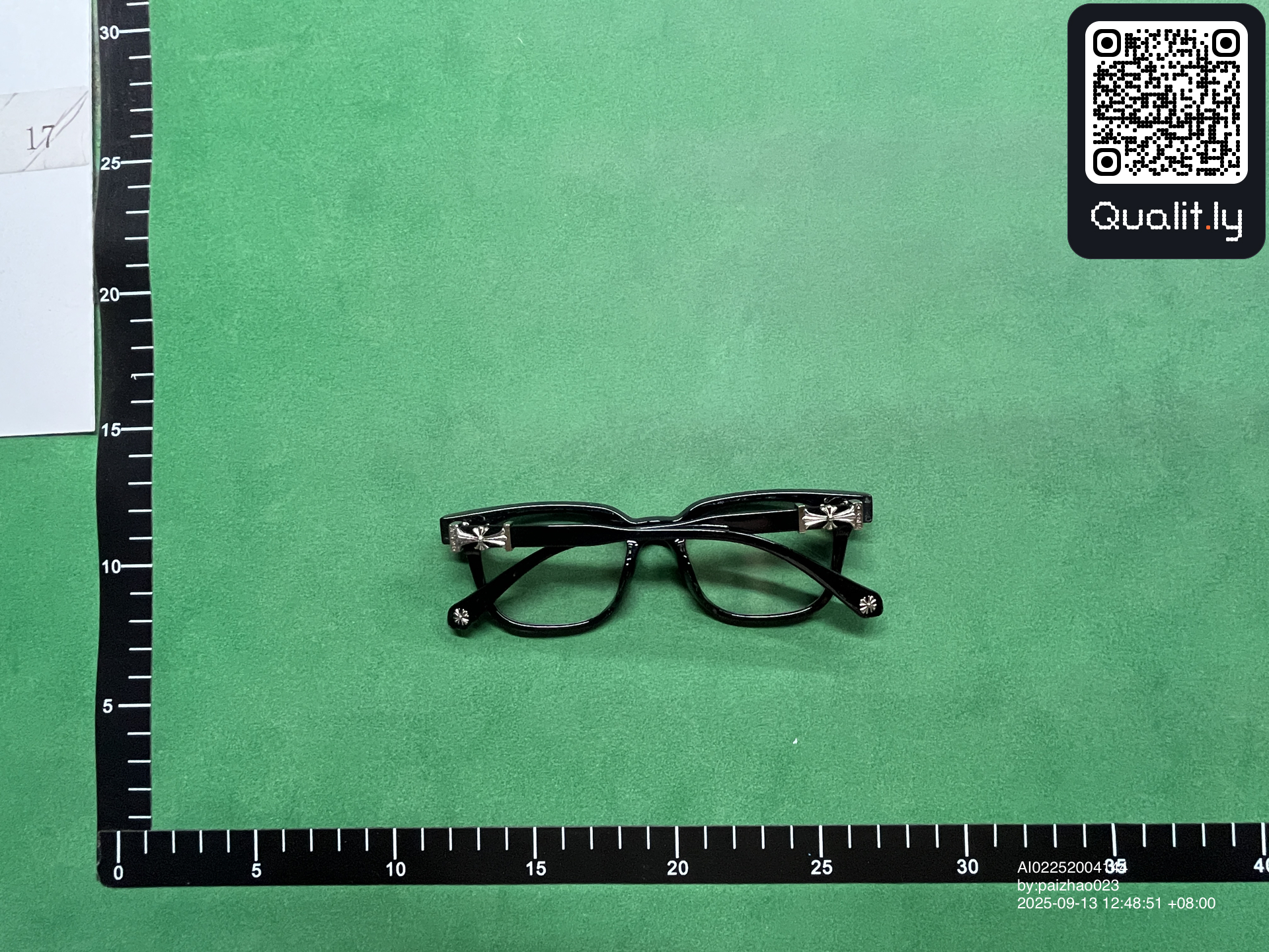 Sunglasses QC photo 2 of 45