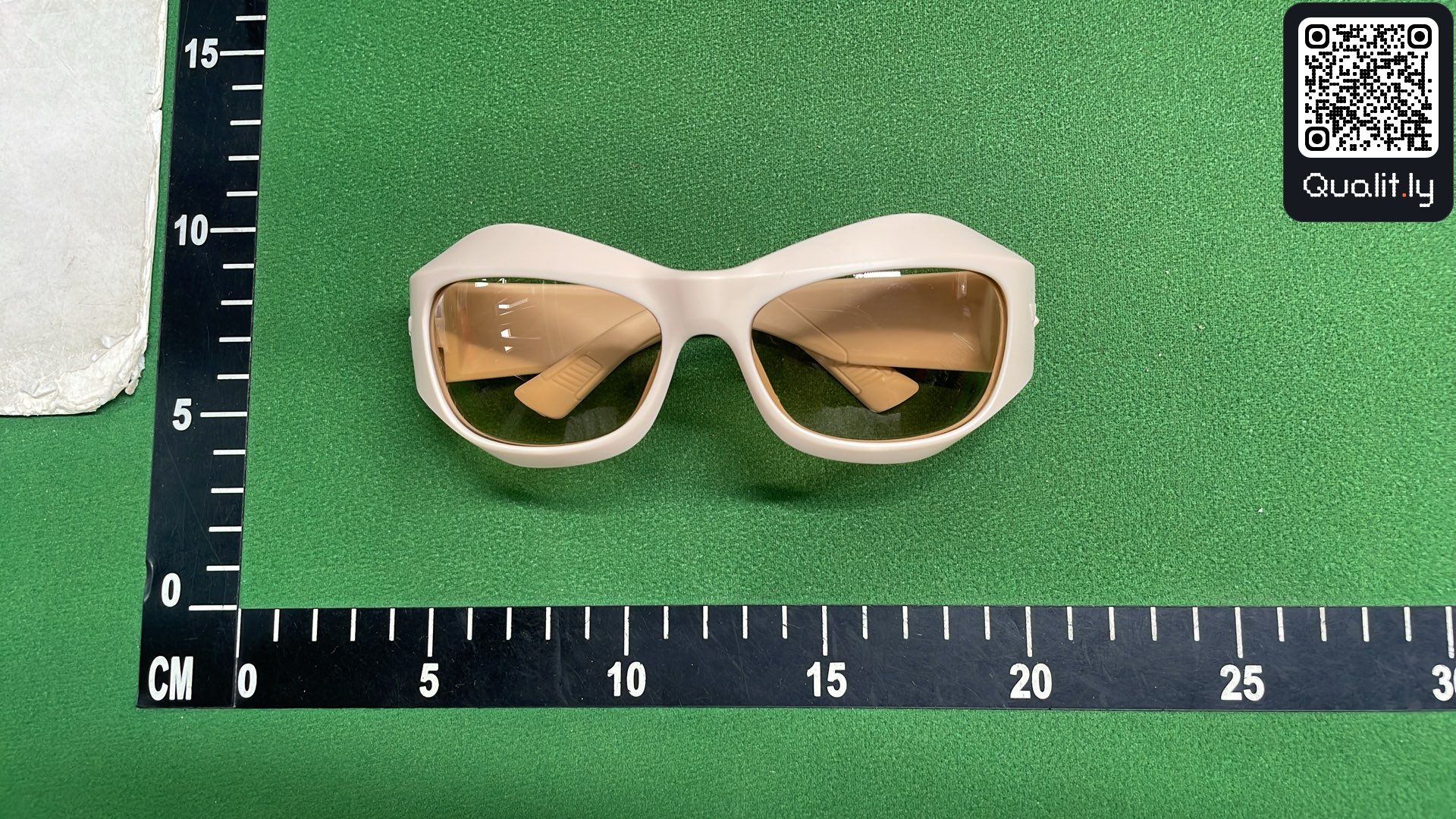 Sunglasses QC photo 1 of 3