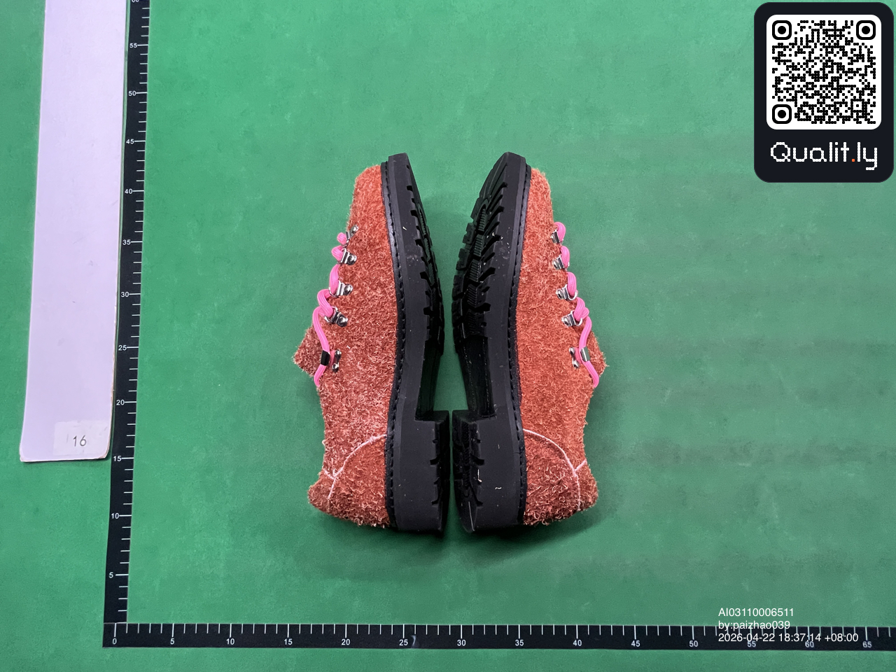 Sneakers QC photo 3 of 6