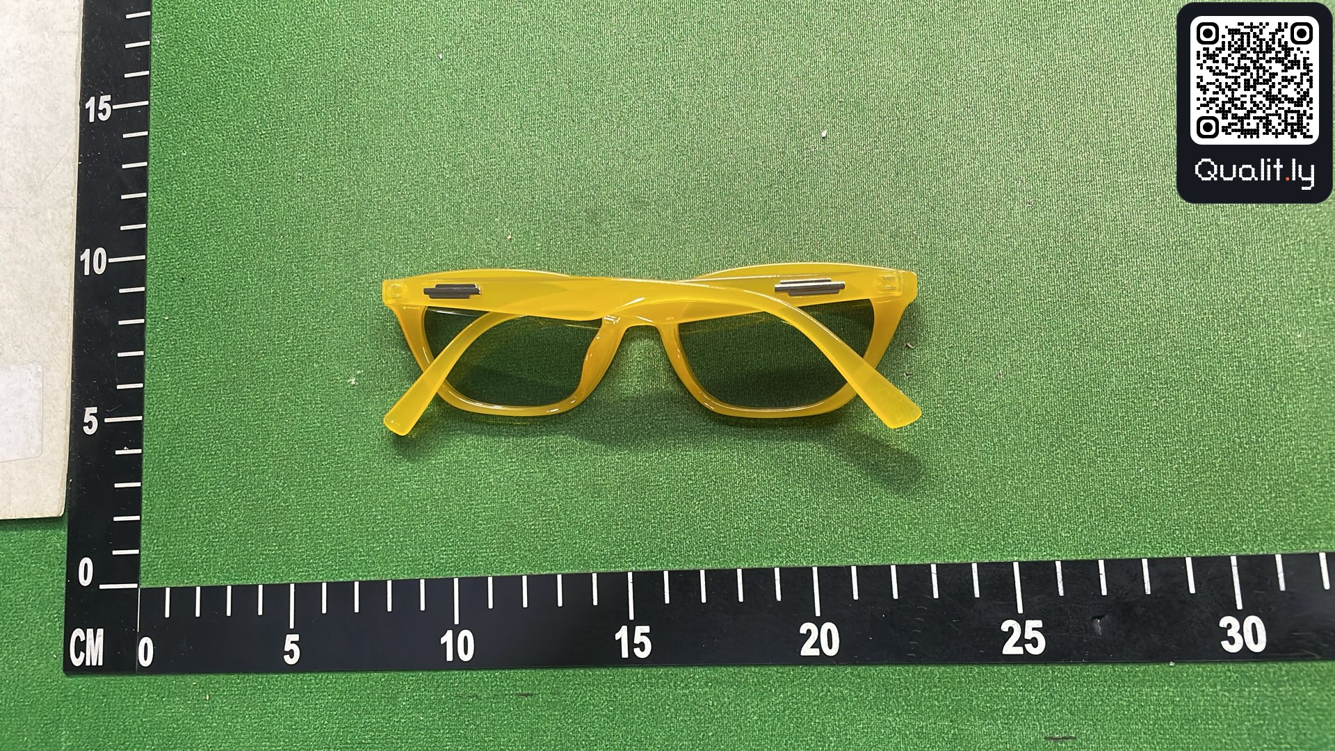Sunglasses QC photo 2 of 6