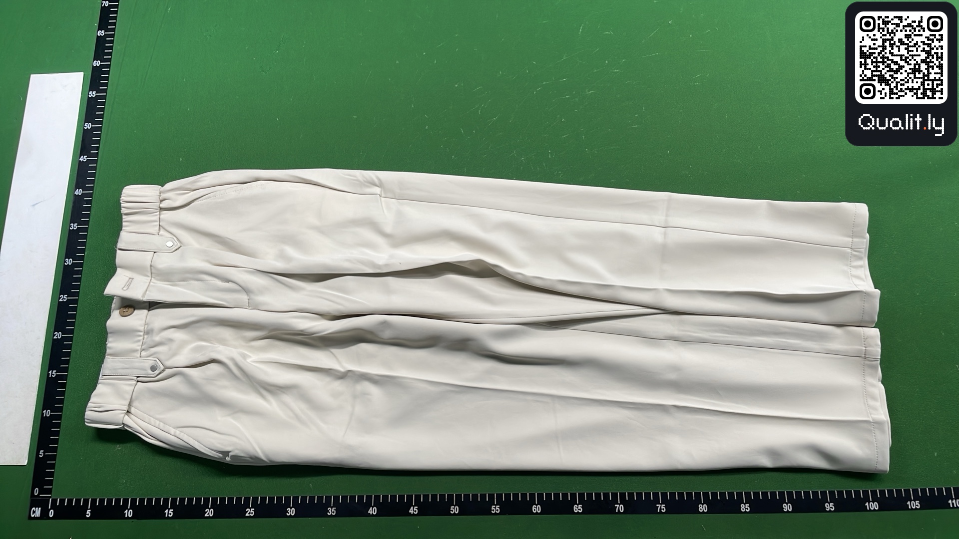 Pantaloni — foto QC 2 di 4