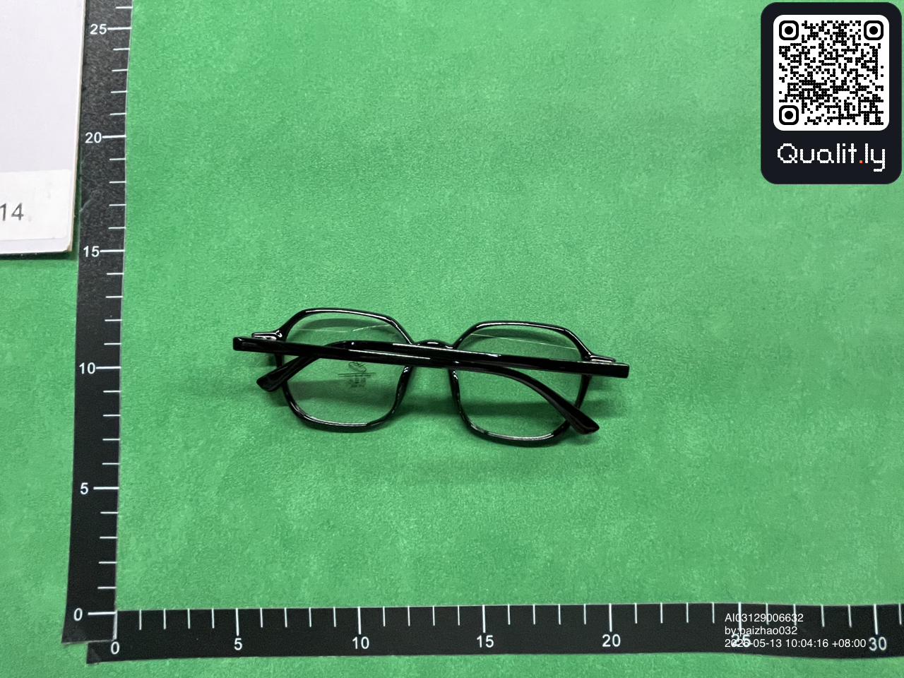 Sunglasses QC photo 2 of 6