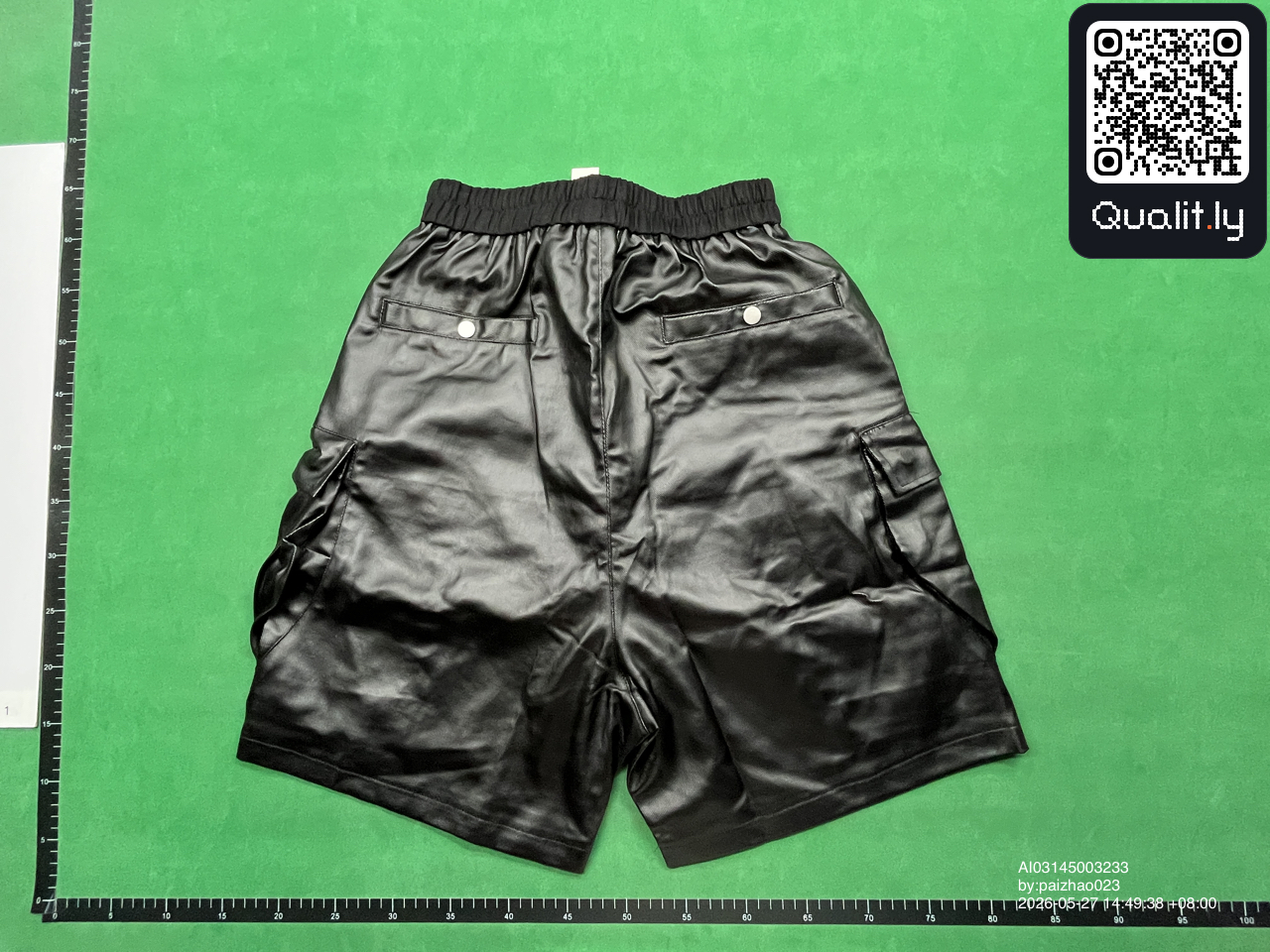 Pantaloncini — foto QC 2 di 12
