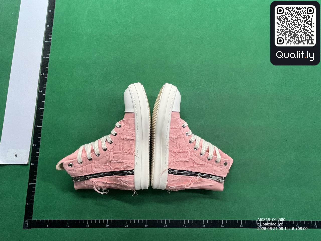 Sneakers — QC-foto 3 van 6