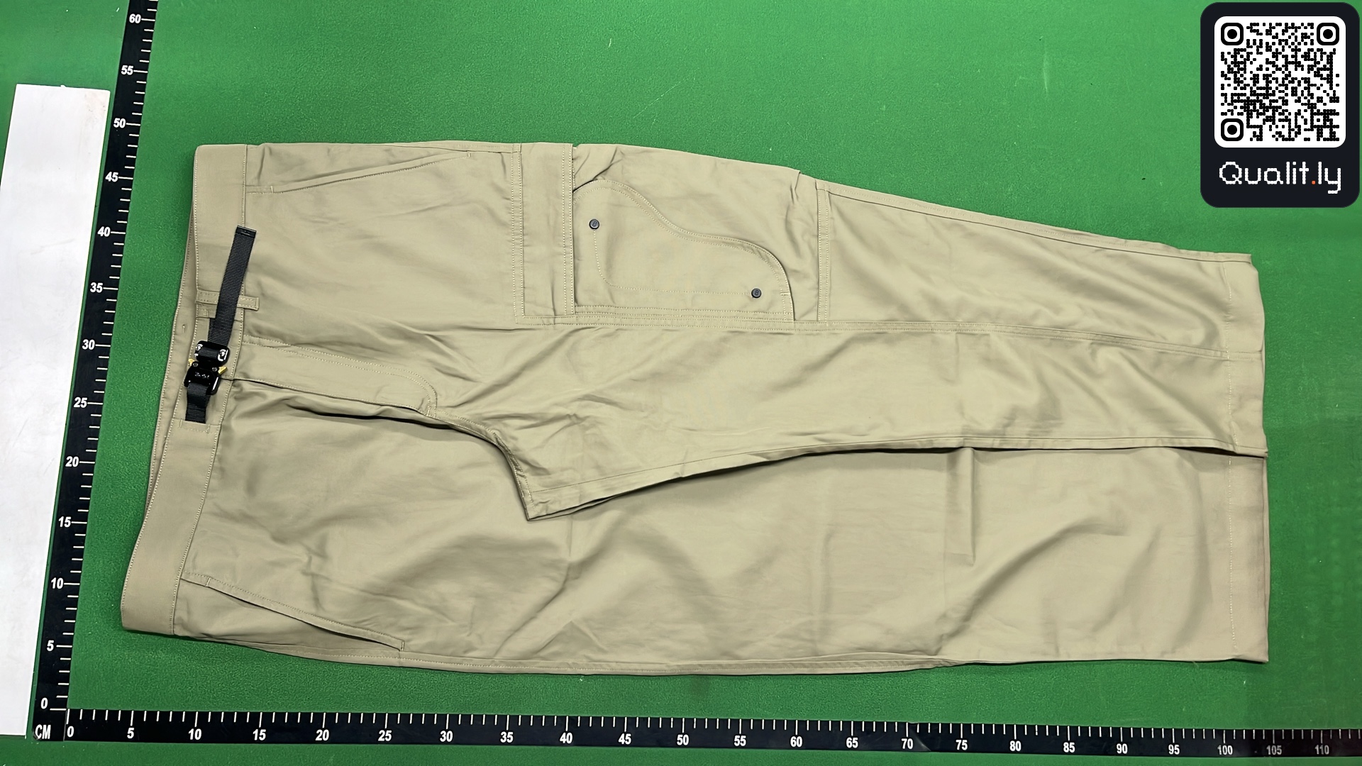 Pantaloni — foto QC 2 di 4