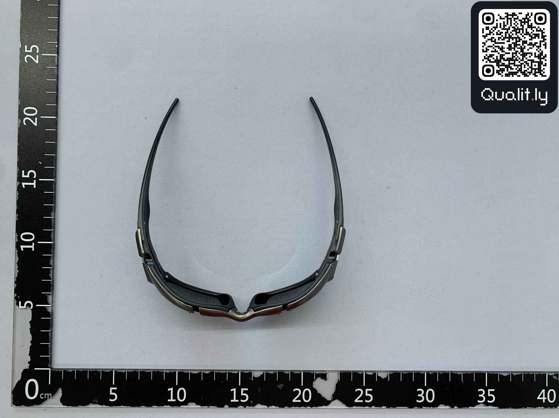 Sunglasses QC photo 2 of 60