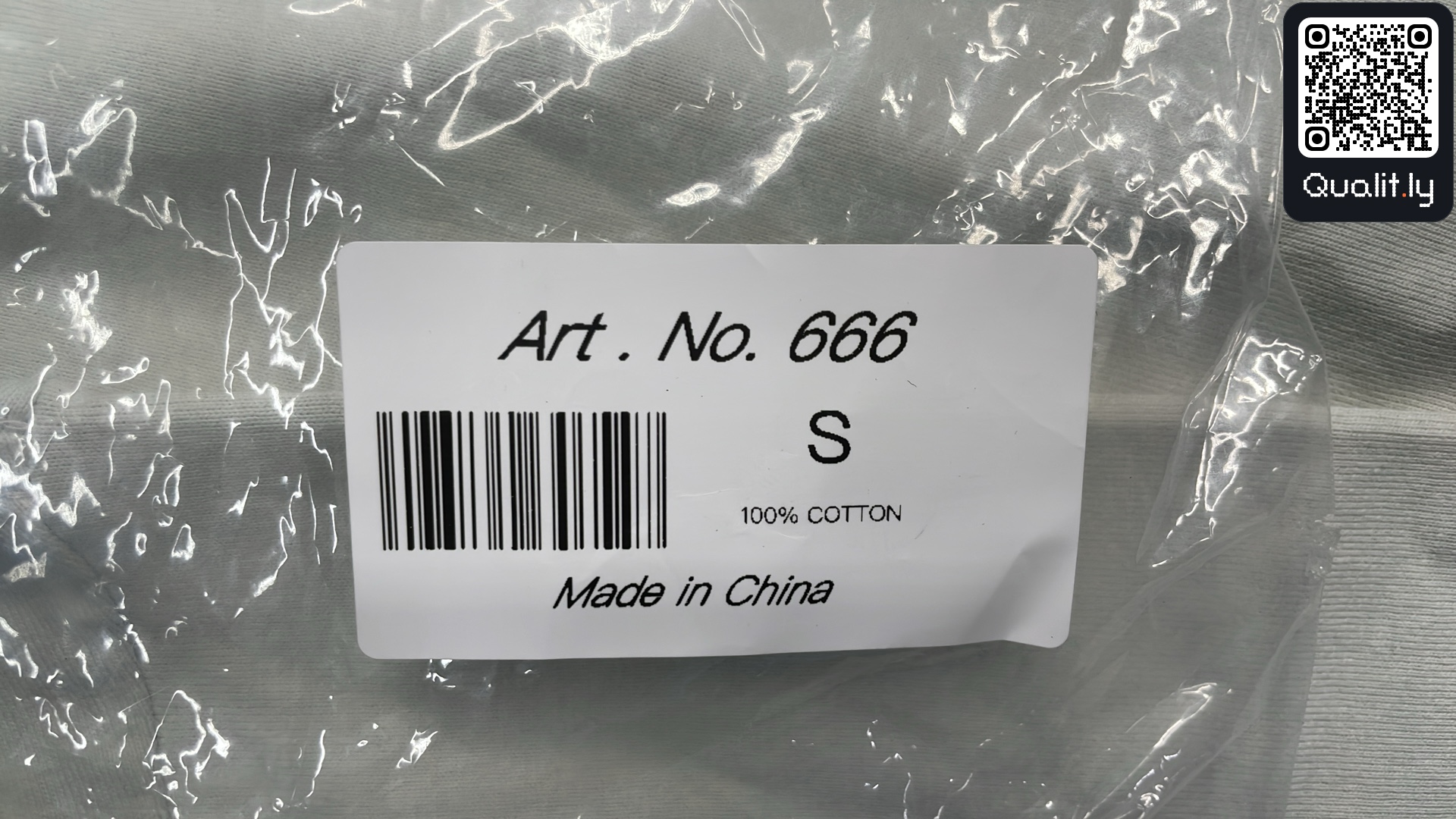 Tricou — fotografie QC 1 din 4