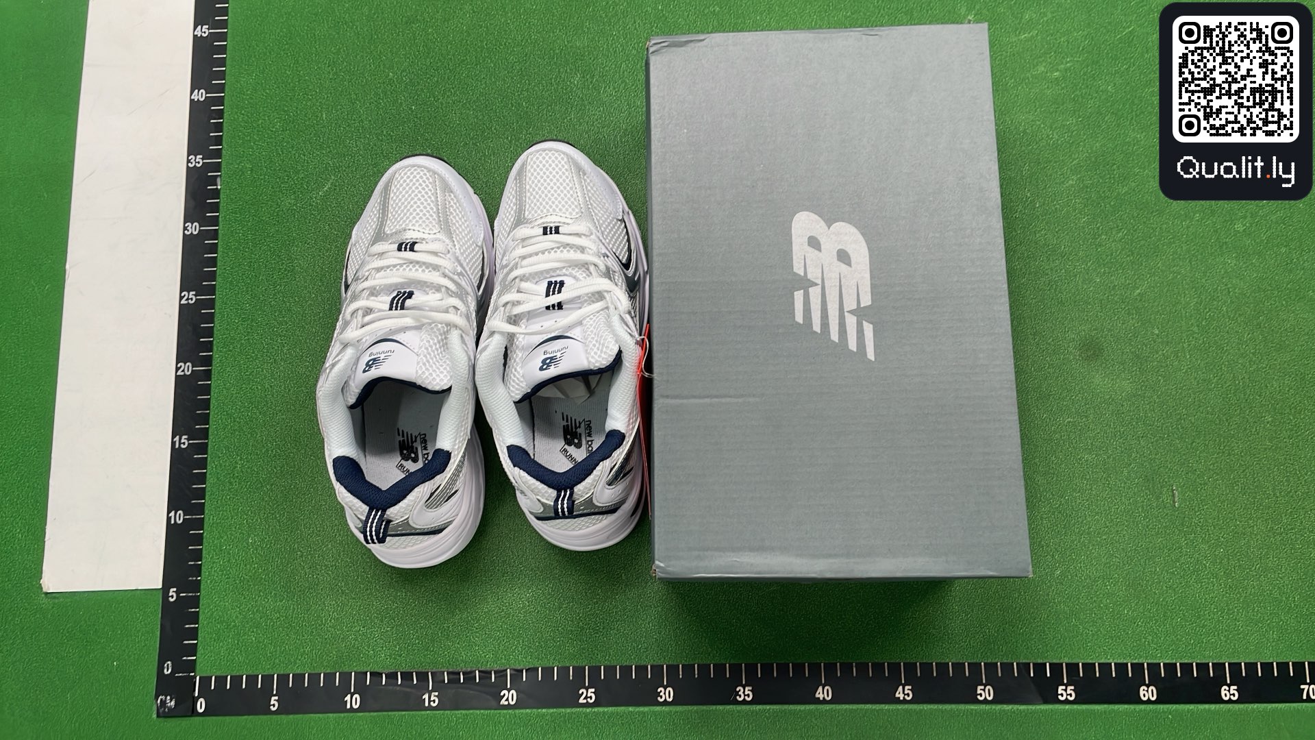 Sneakers — QC-foto 1 av 6