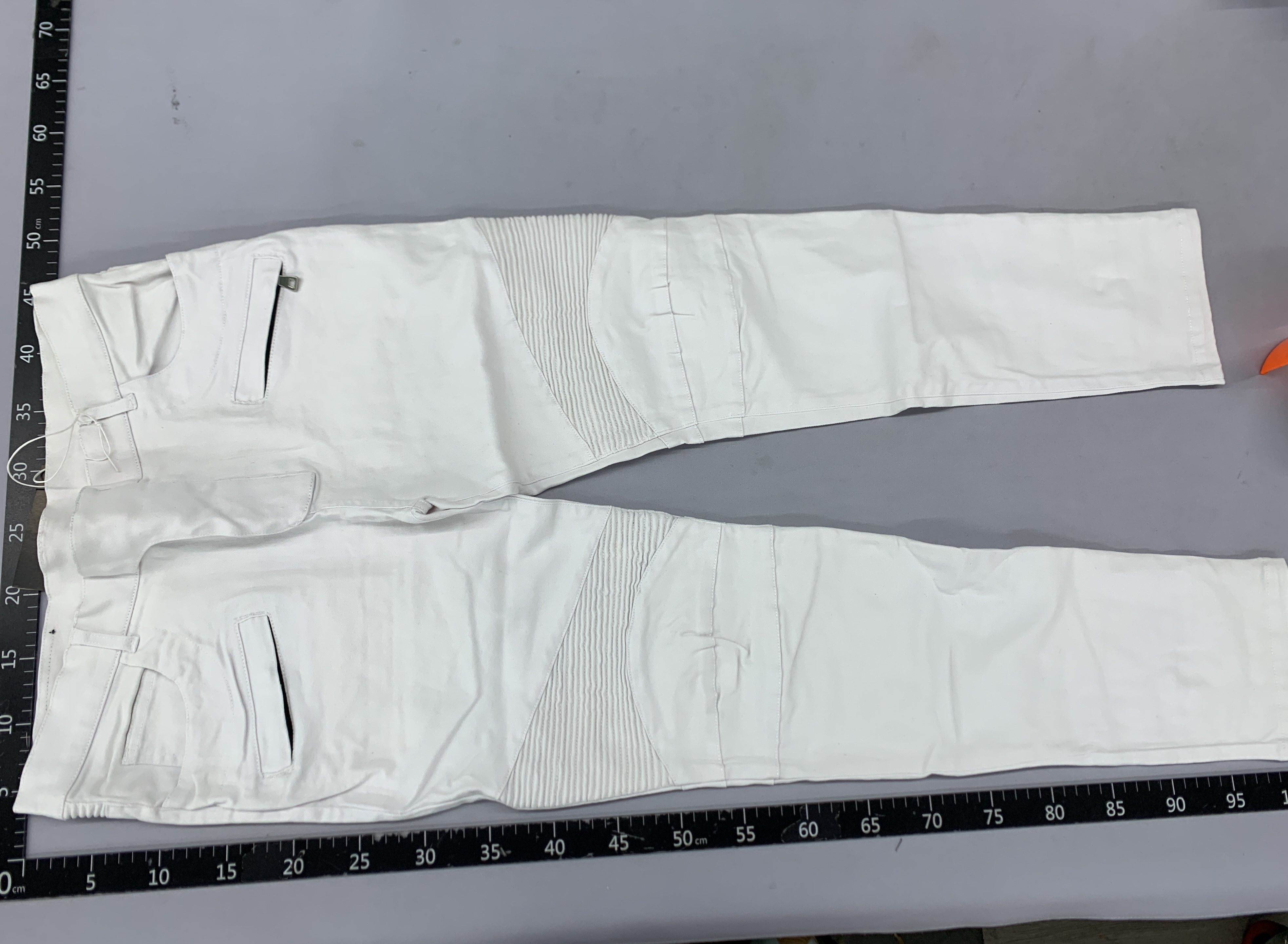 牛仔裤 QC 照片 3 / 26