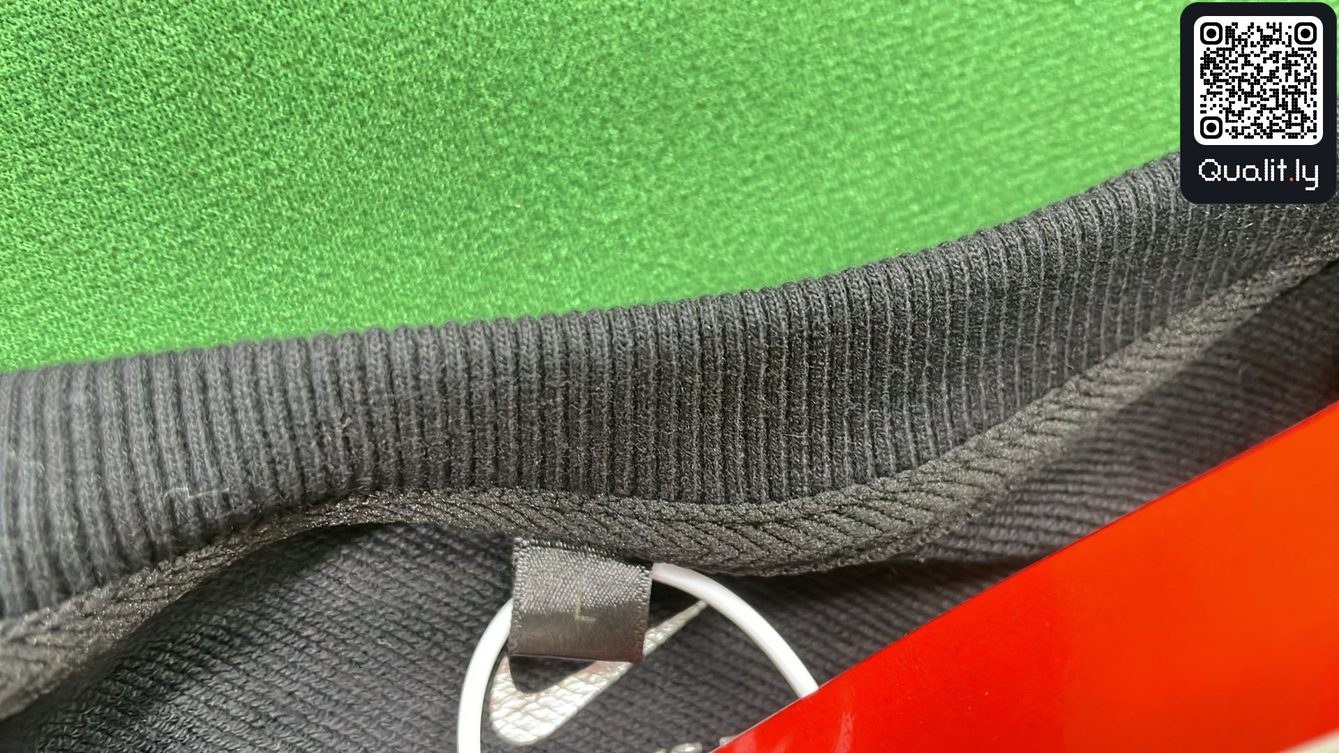 Sweater — QC-foto 1 van 4