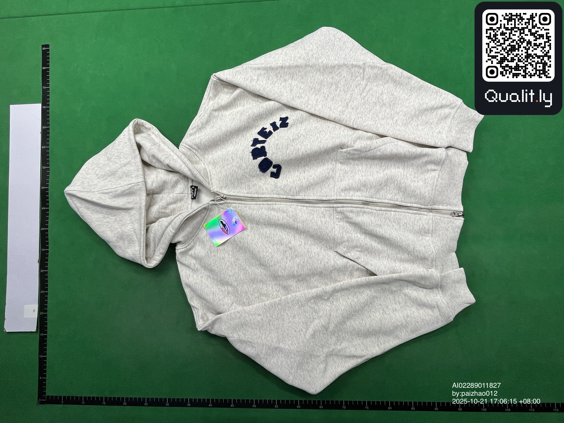Hoodie — QC-foto 3 van 18