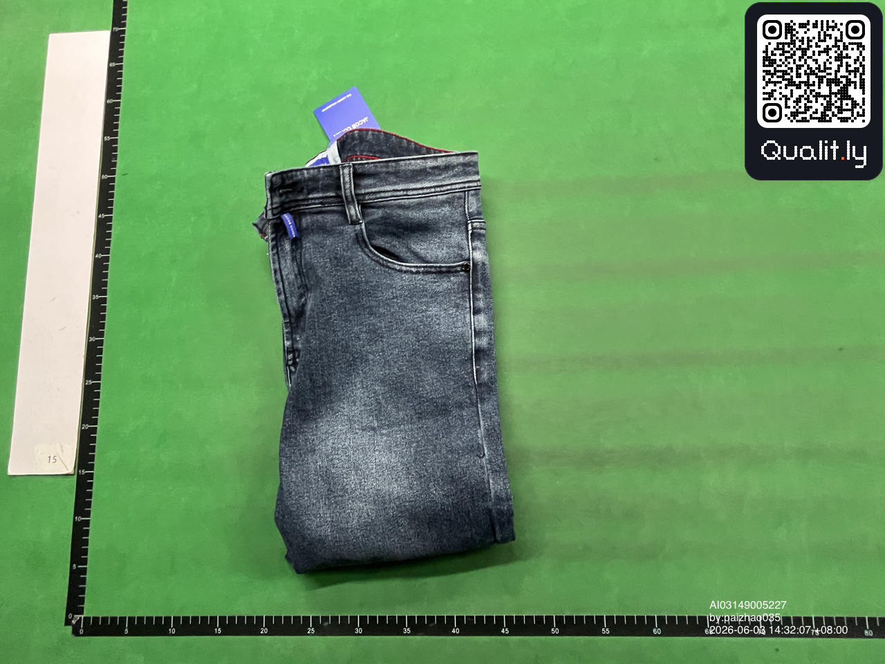 牛仔裤 QC 照片 1 / 18