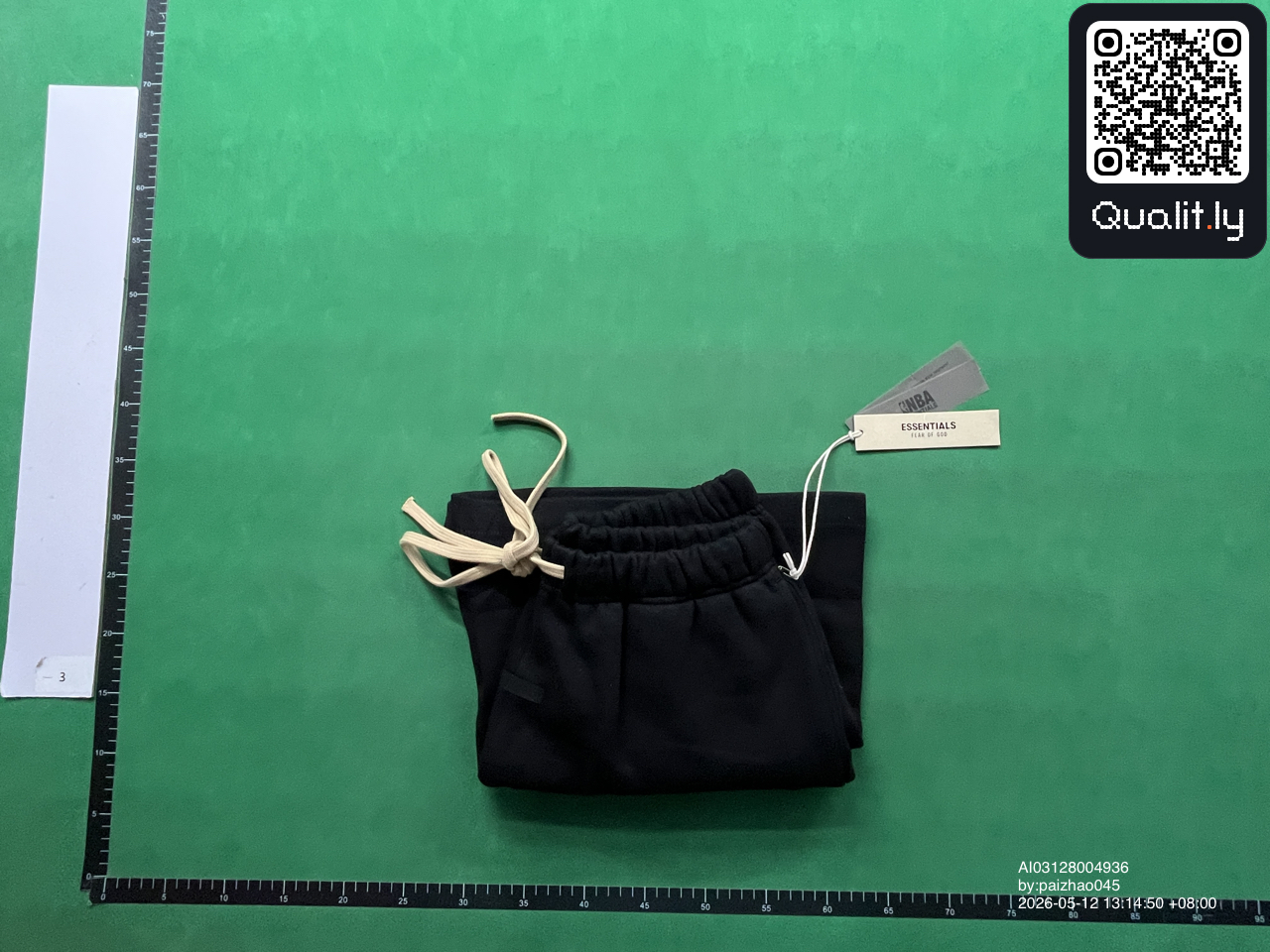 Short — photo QC 1 sur 24