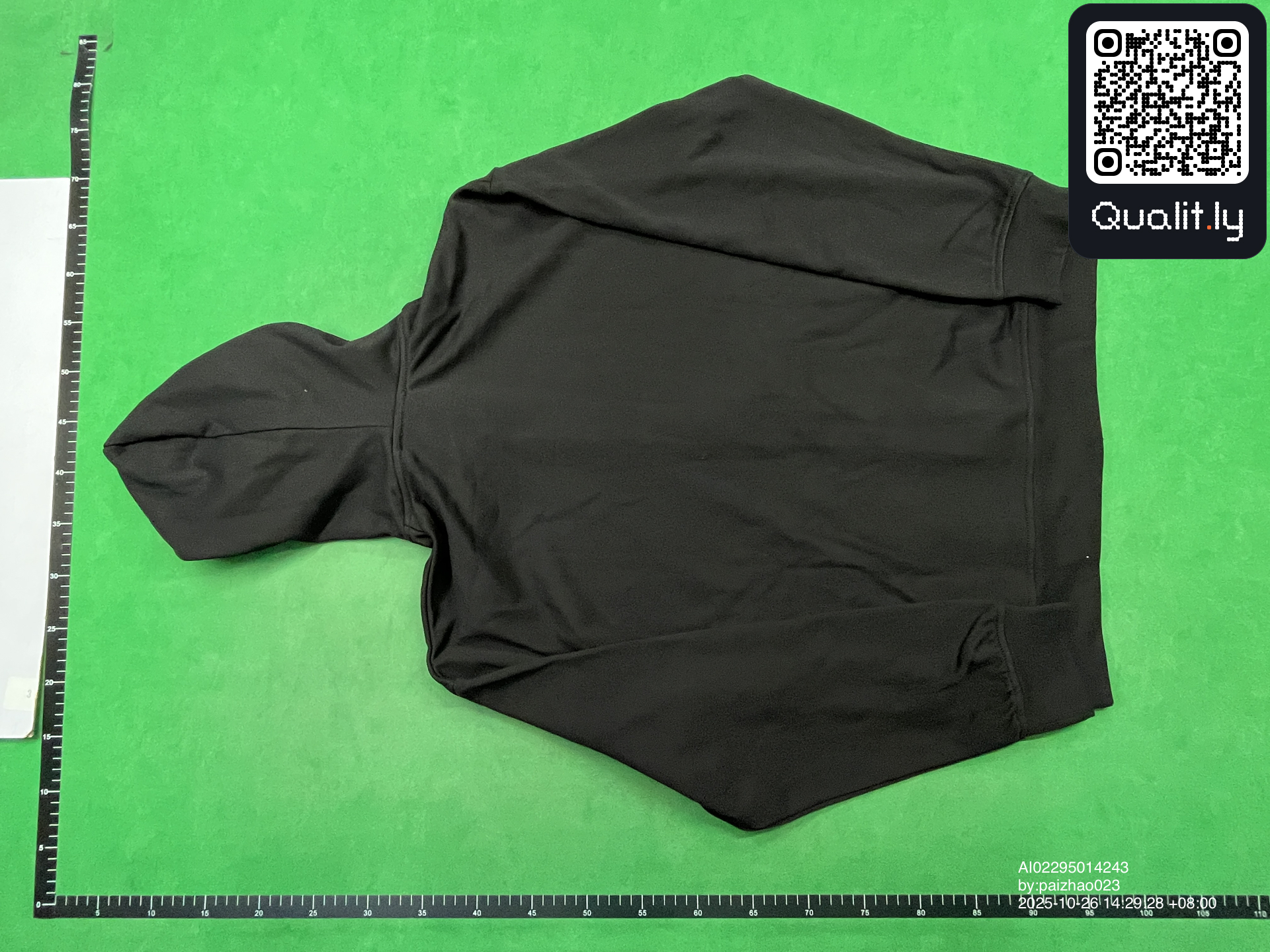 Sweat à capuche — photo QC 2 sur 4