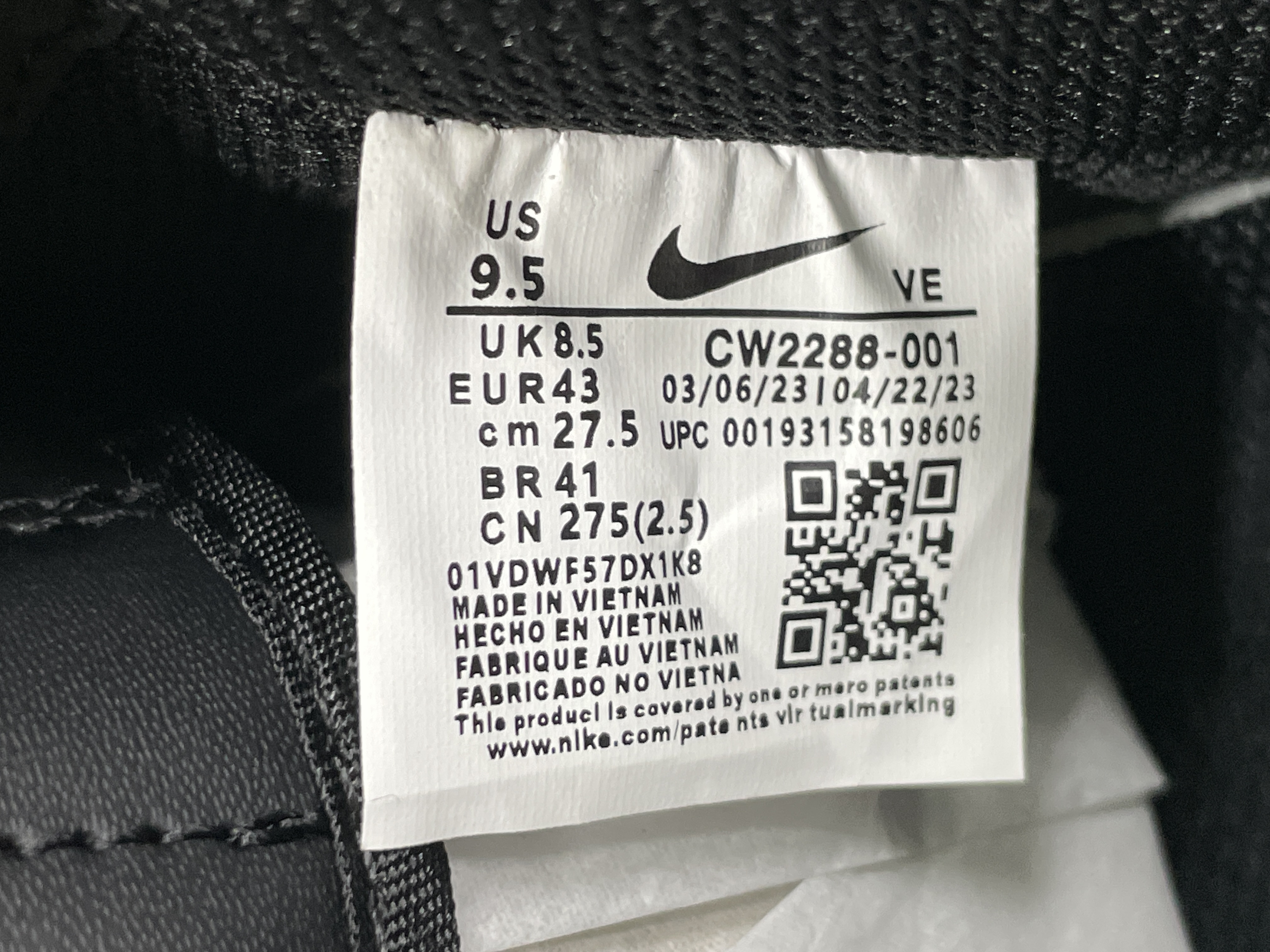 Sneakers QC photo 1 of 8