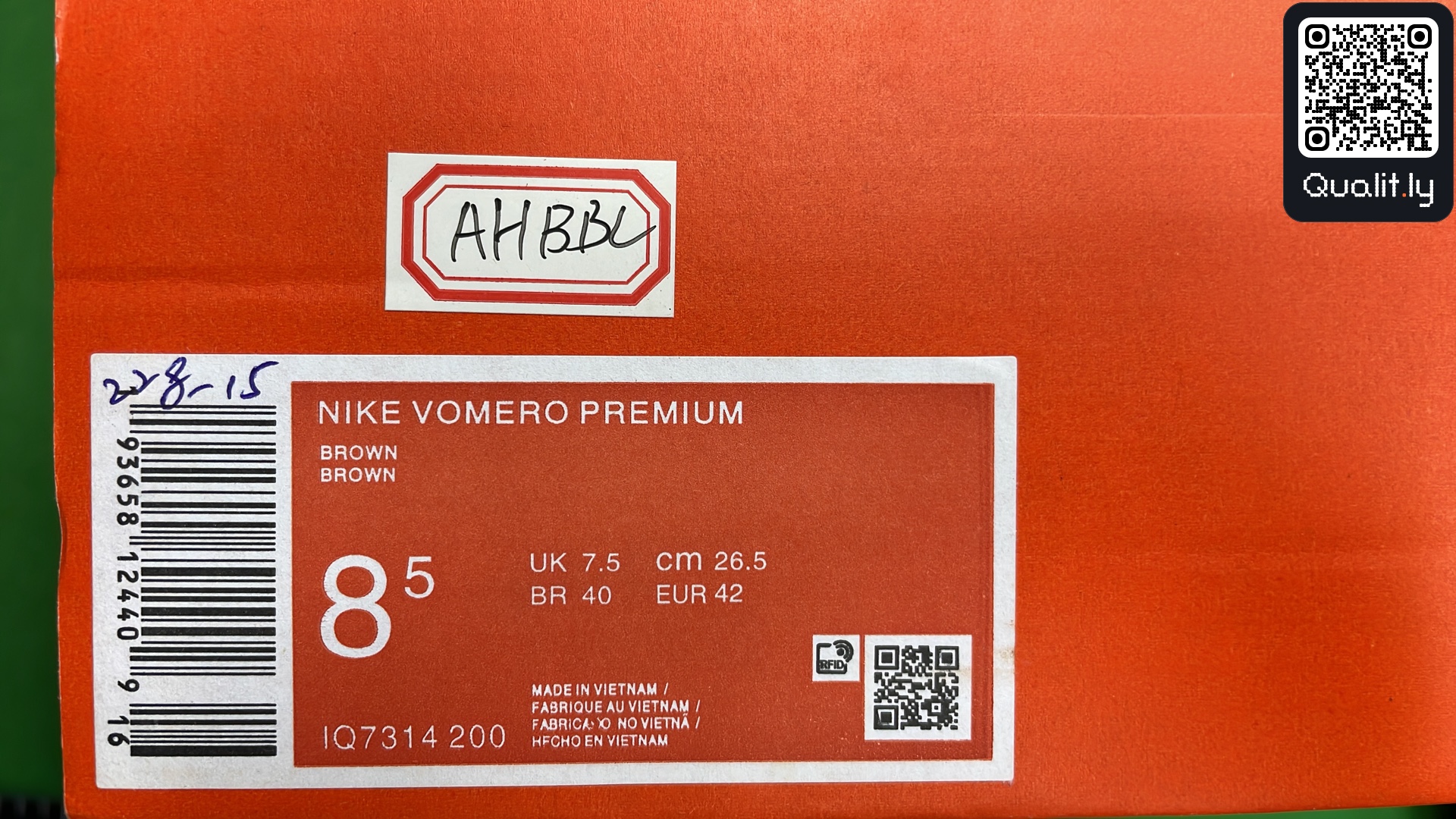 Sneakers QC photo 2 of 18