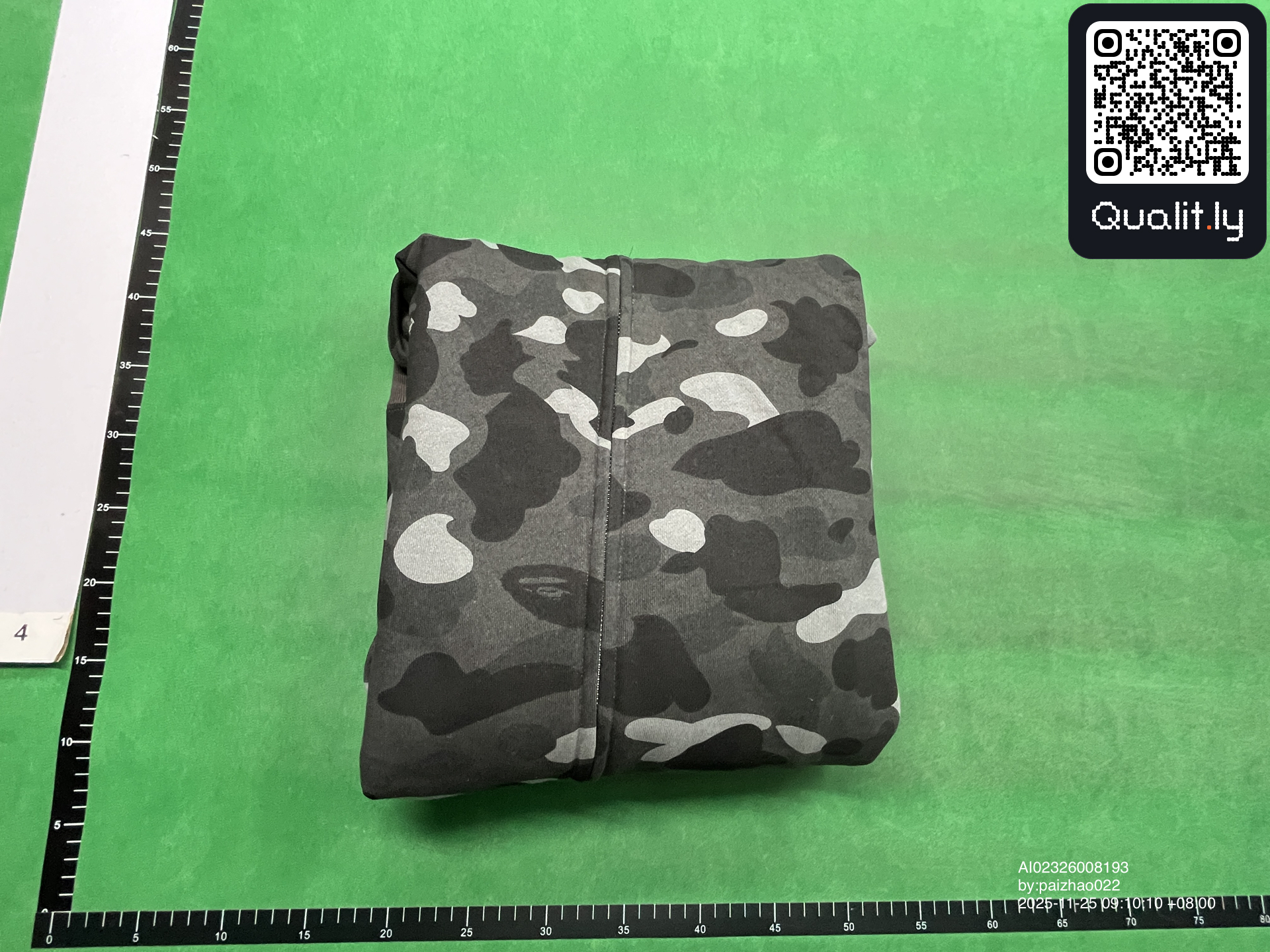 Bluza z kapturem — zdjęcie QC 1 z 4