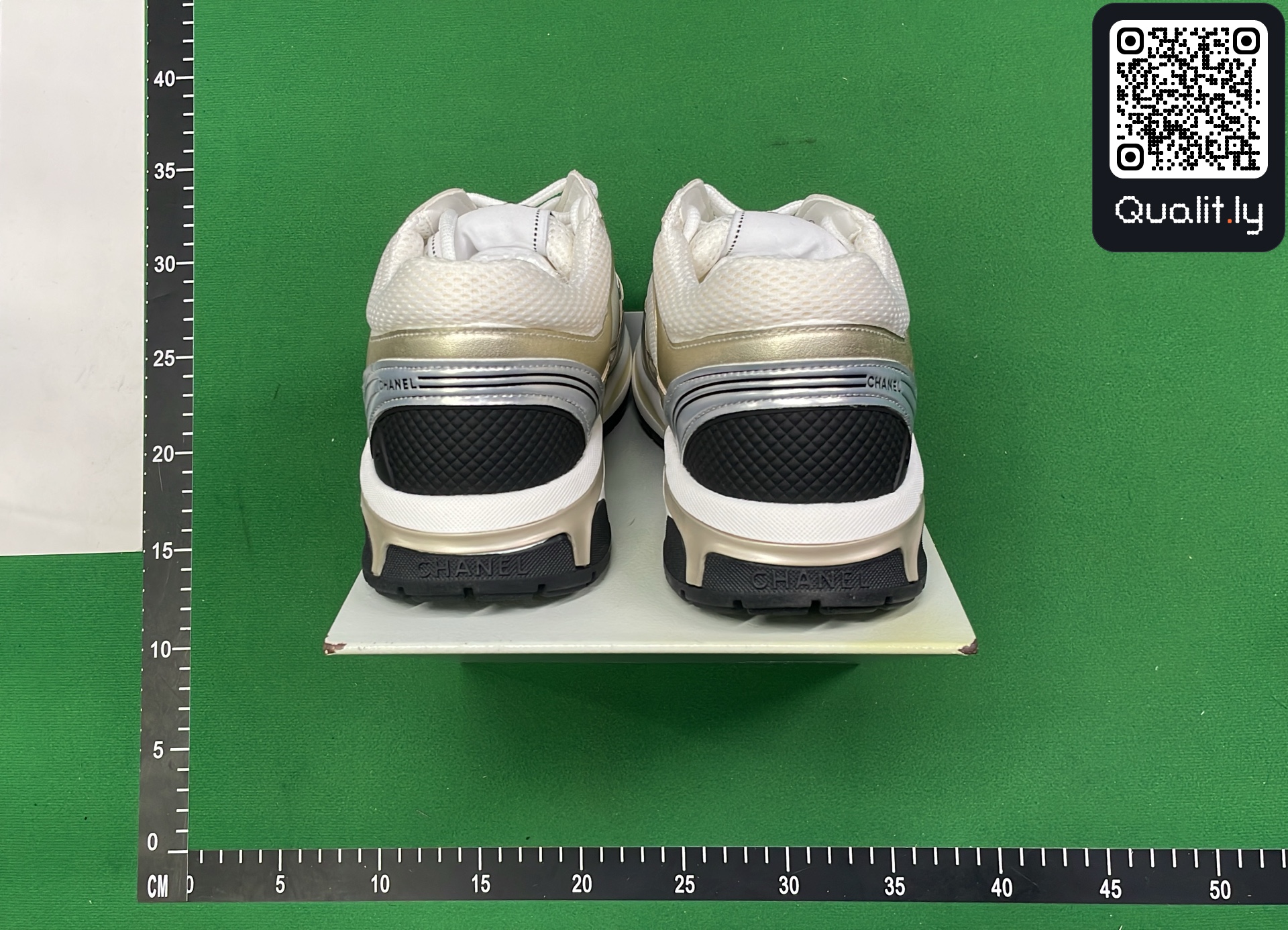 Sneakers — foto QC 3 di 18