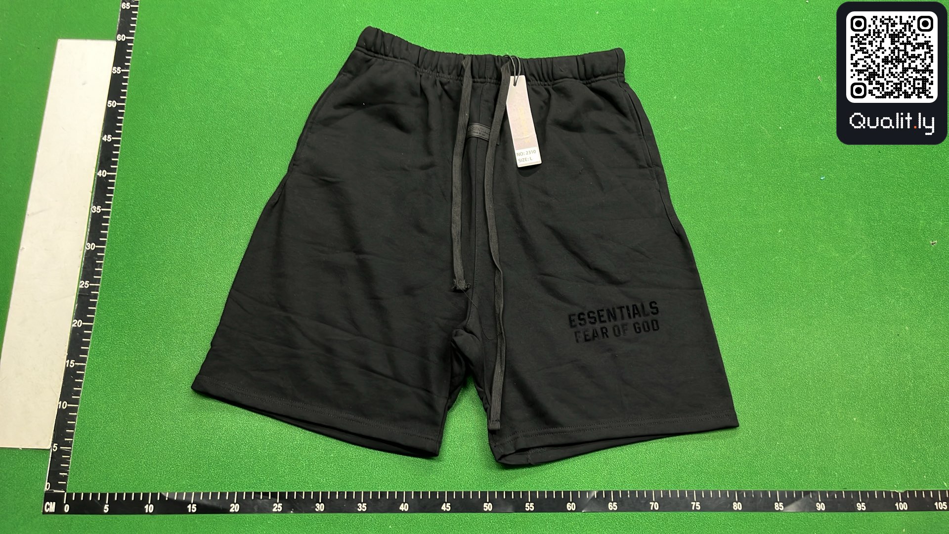 Shorts QC photo 2 of 32