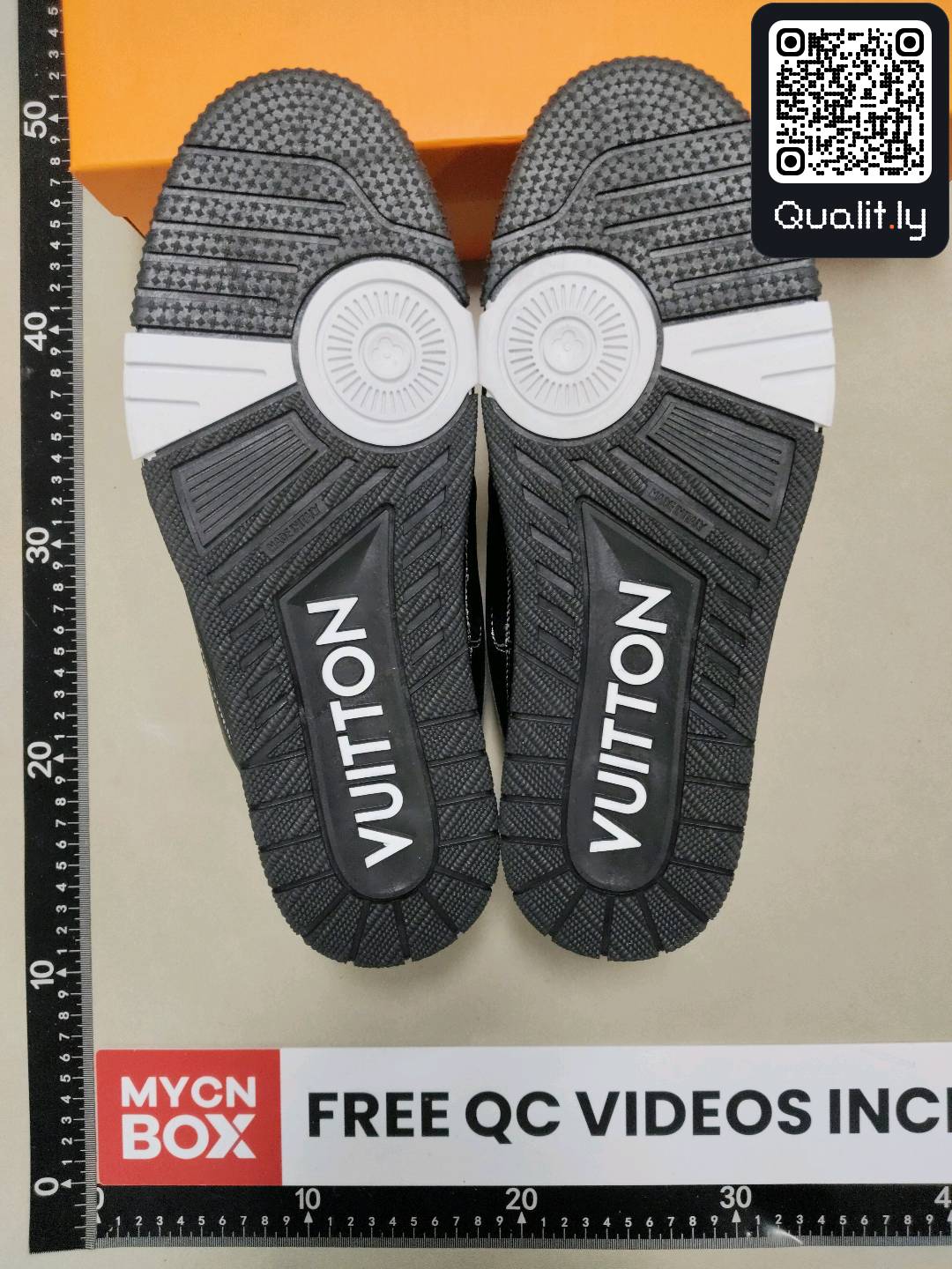 Sneakers QC photo 3 of 10