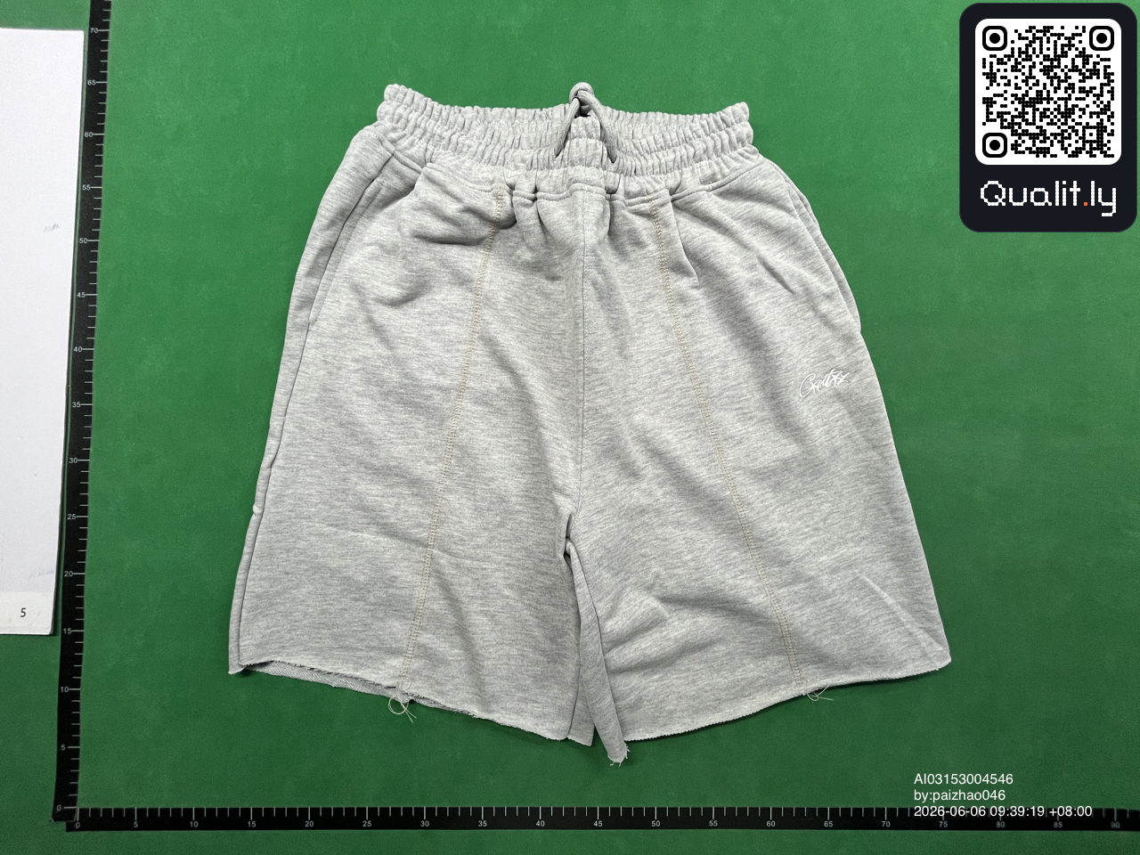 Pantaloncini — foto QC 2 di 30