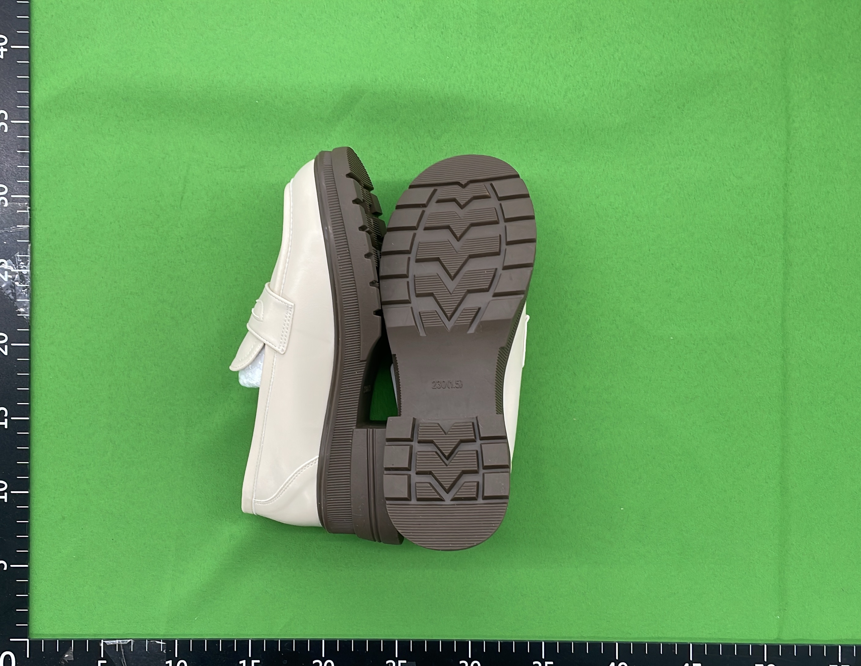 Sneakers QC photo 3 of 4