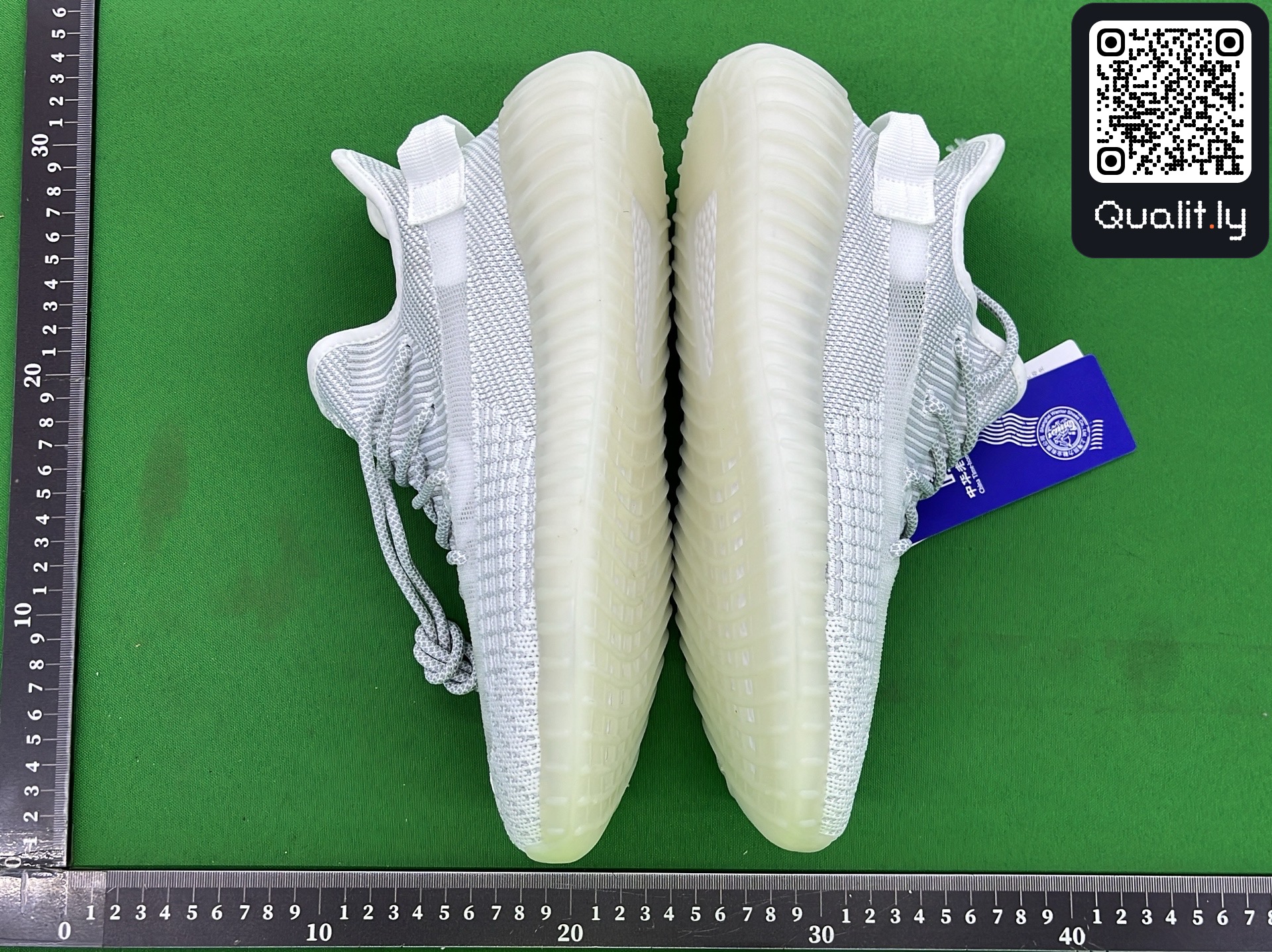 Sneakers — QC-foto 3 van 6