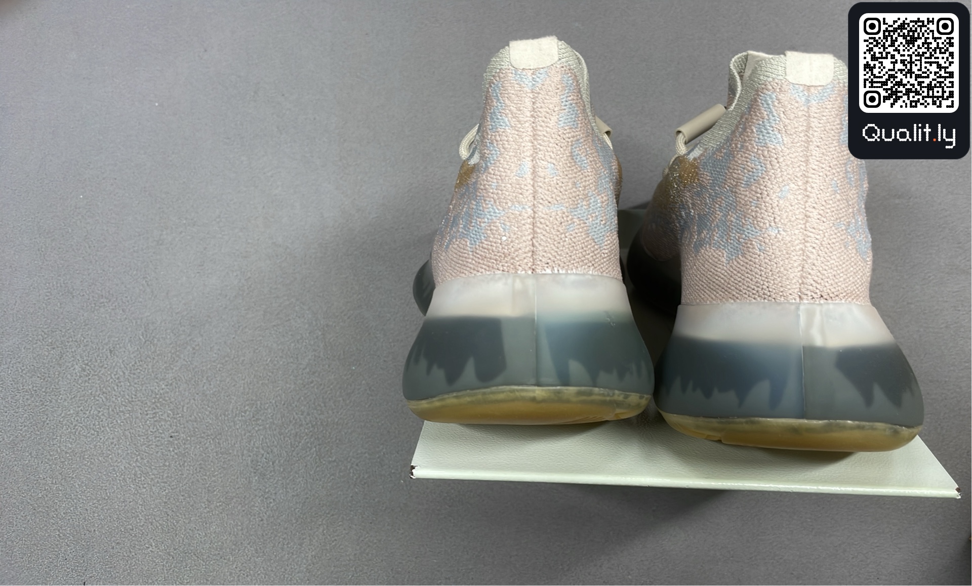 Sneakers QC photo 3 of 12
