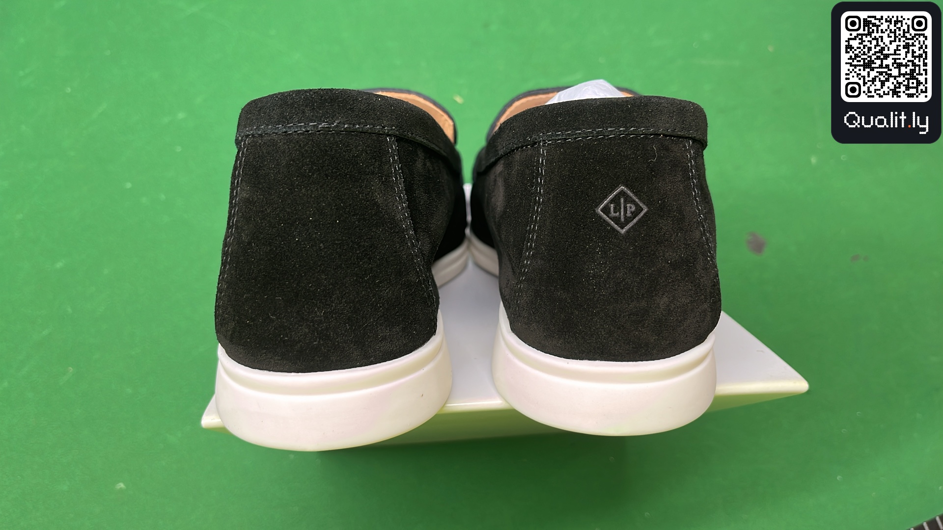 Sneakers QC photo 3 of 6