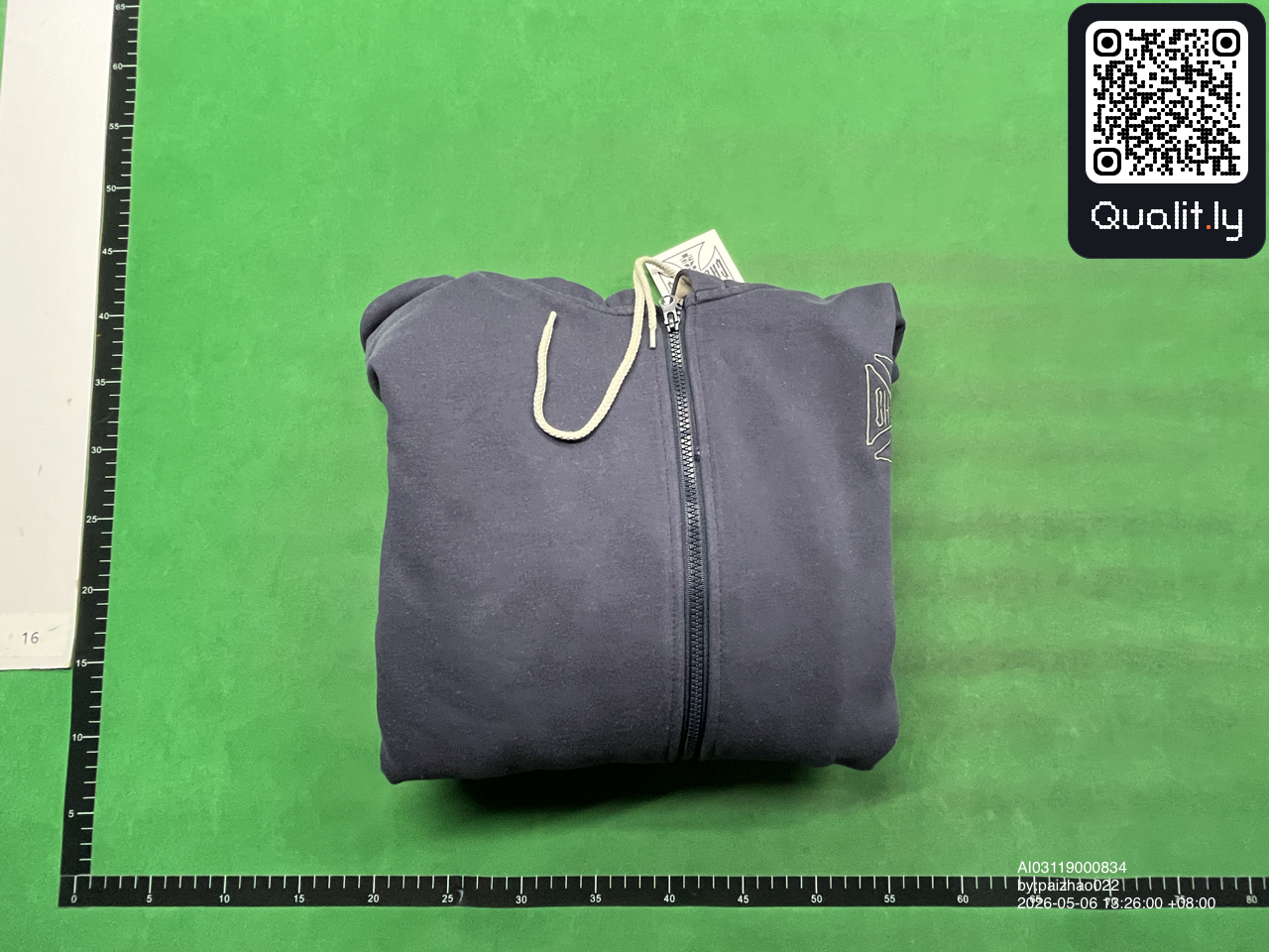 Hoodie — QC-Foto 1 von 8