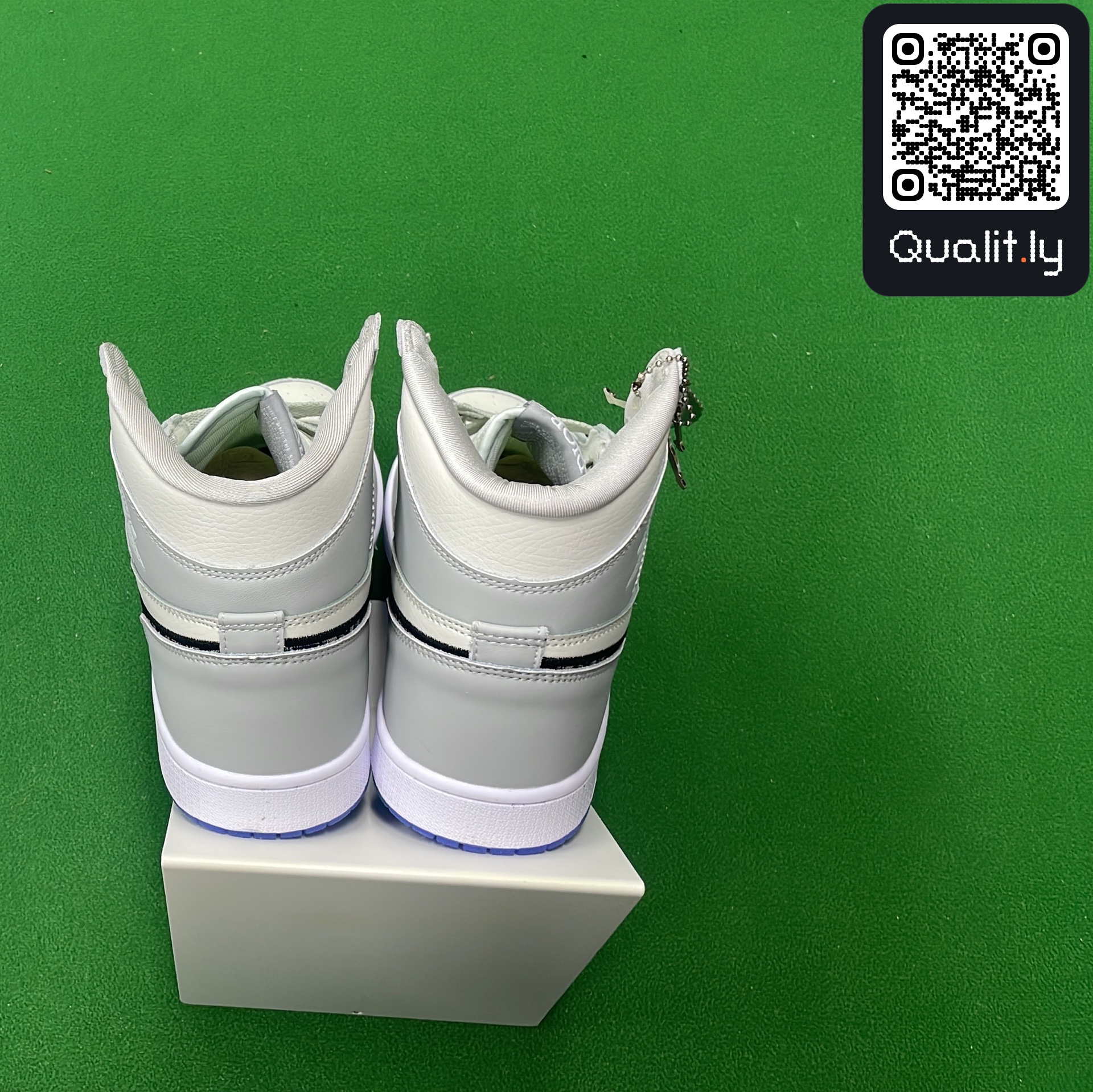 Sneakers QC photo 3 of 50