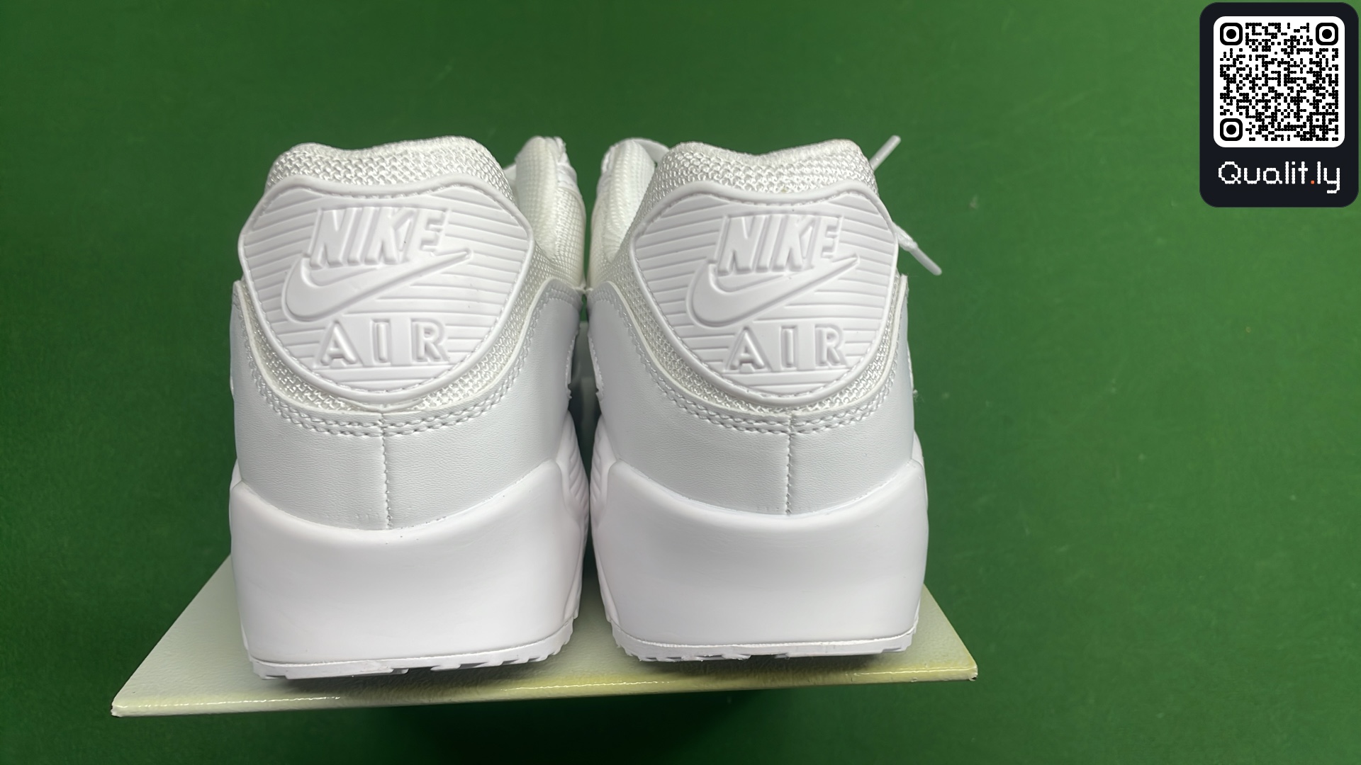 Sneakers — QC-foto 3 van 12