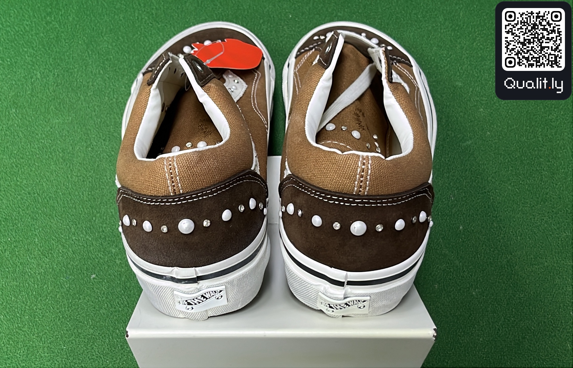 Sneakers QC photo 3 of 6