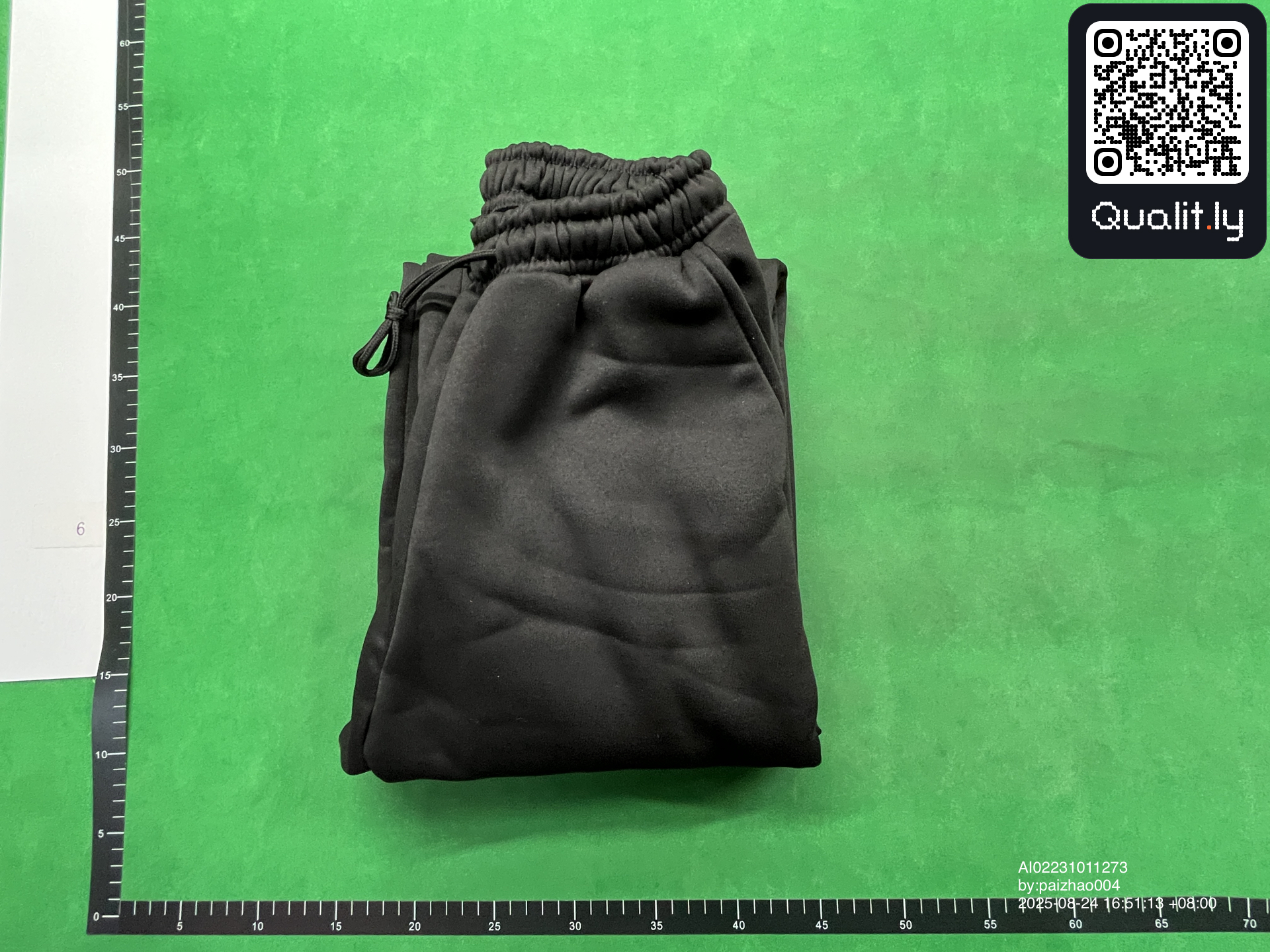 Hoodie — QC-Foto 1 von 74