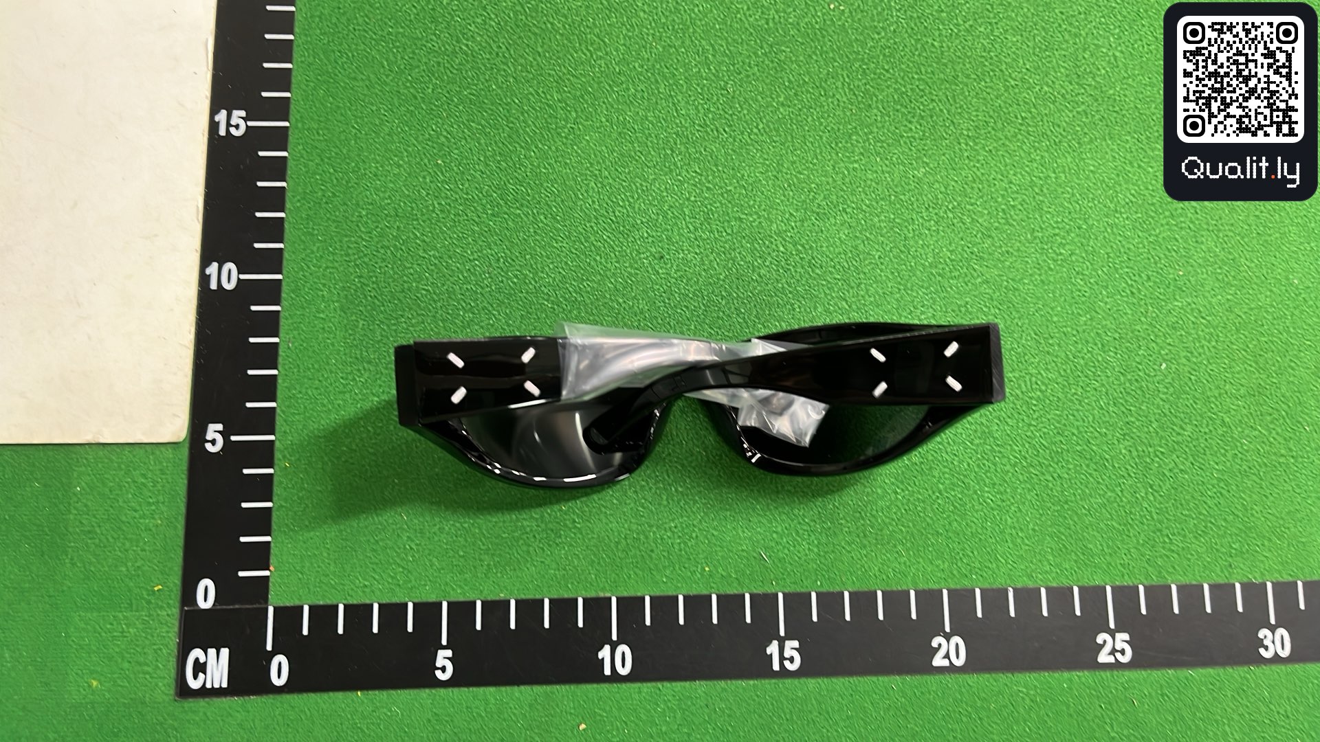 Sunglasses QC photo 2 of 3