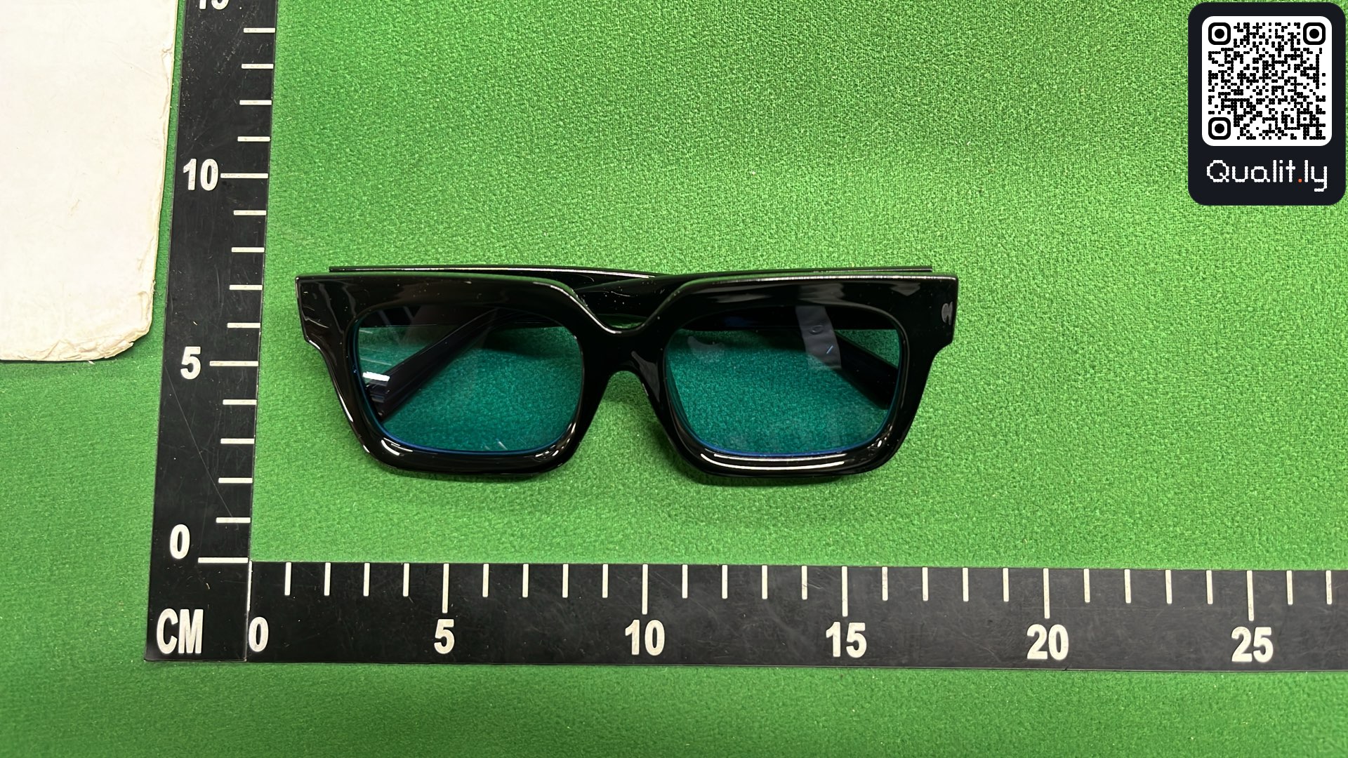 Sonnenbrille — QC-Foto 1 von 12