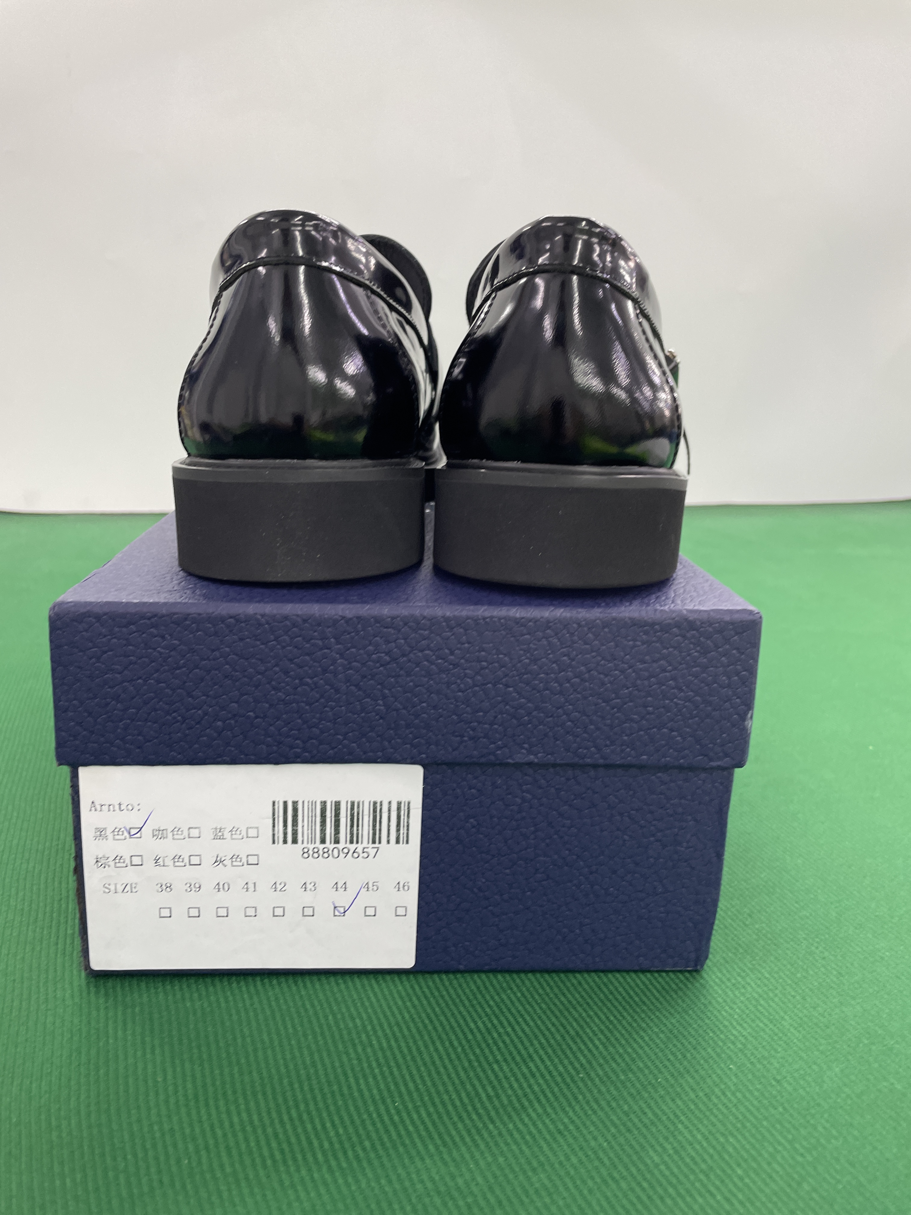 Sneakers QC photo 2 of 8