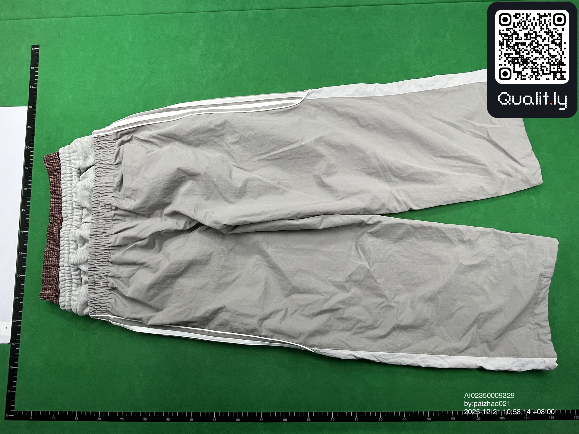 Pantalón — foto QC 2 de 4