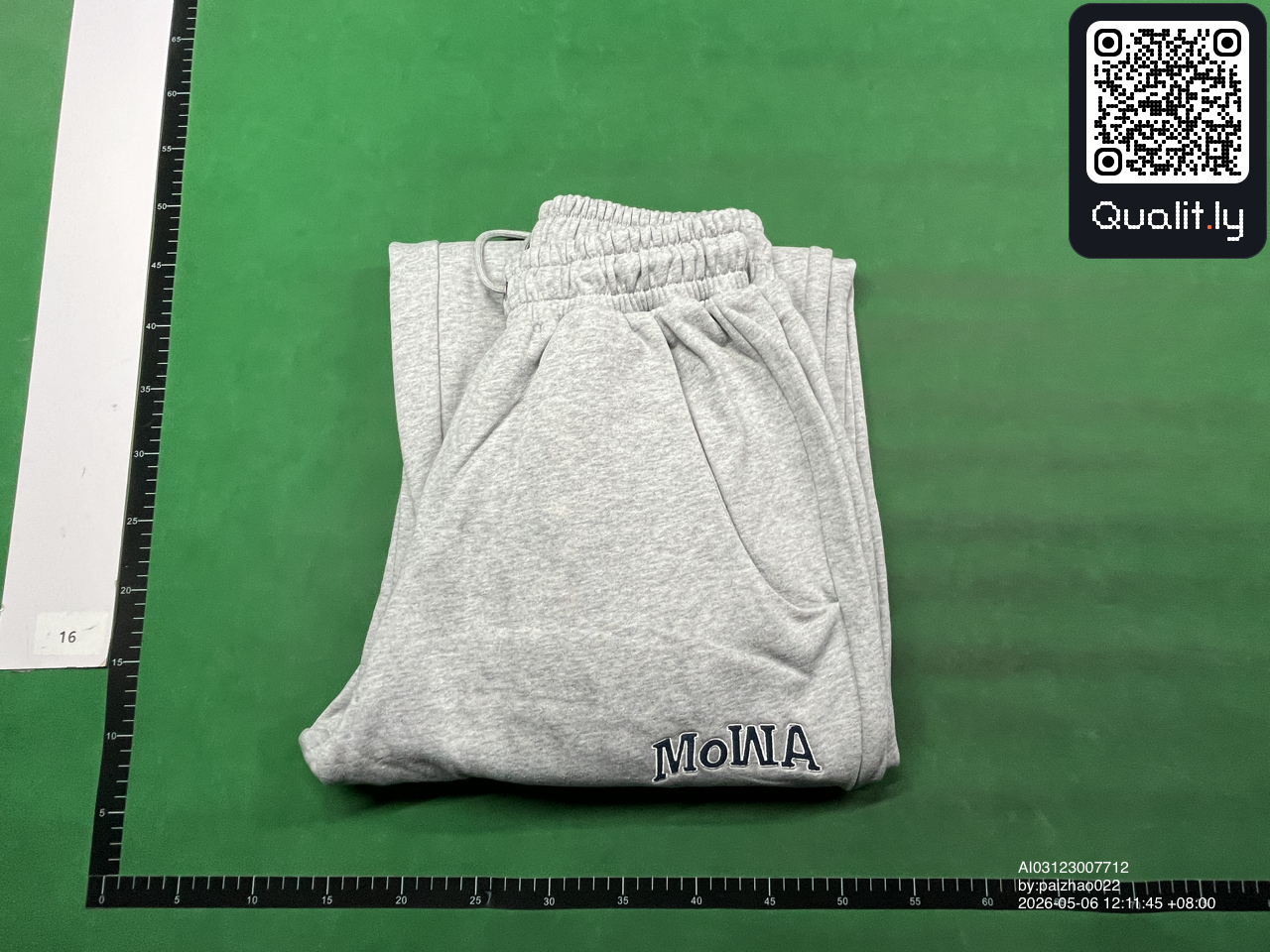 Sweat — photo QC 1 sur 8