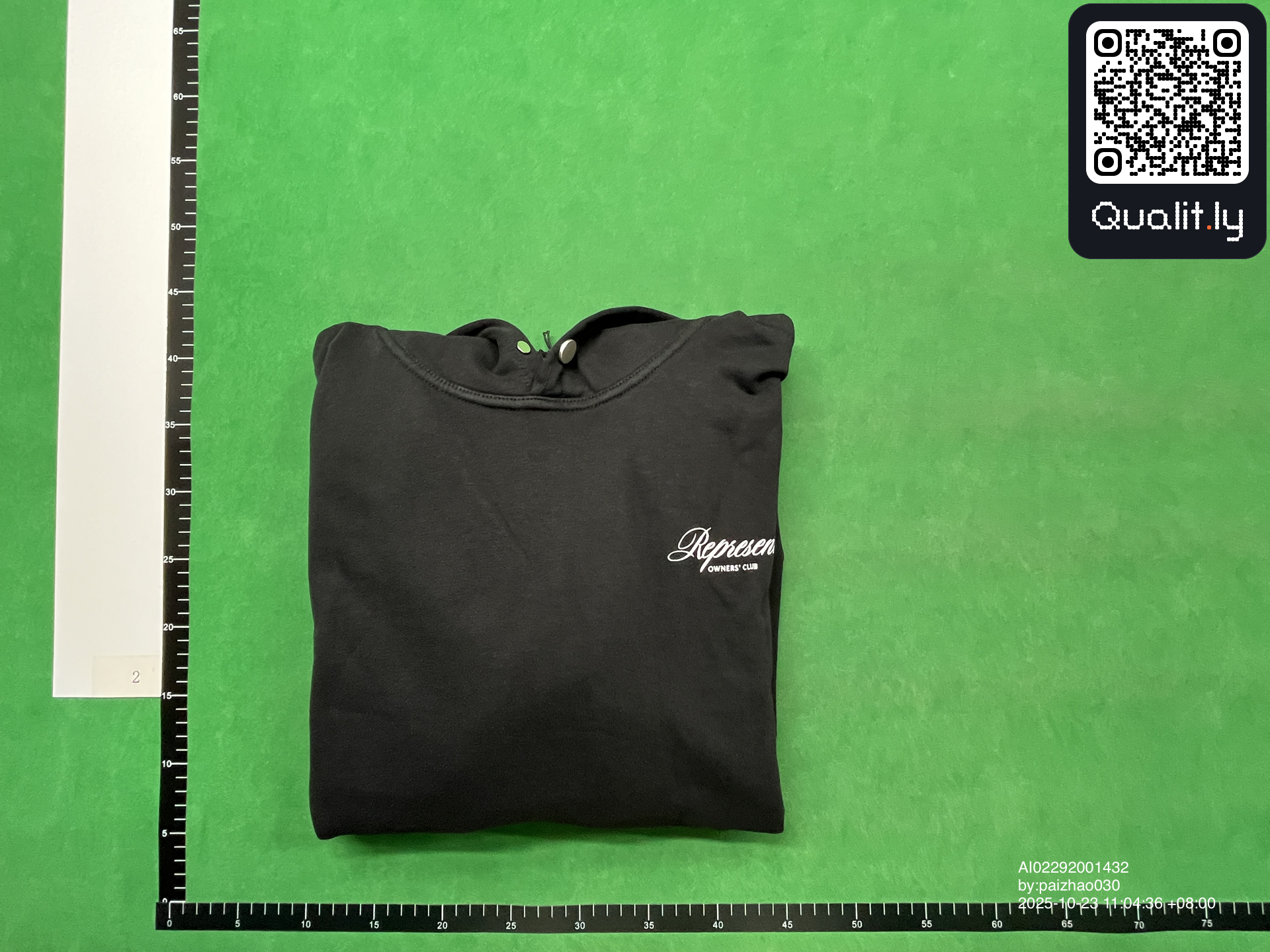 Hoodie — QC-Foto 1 von 4