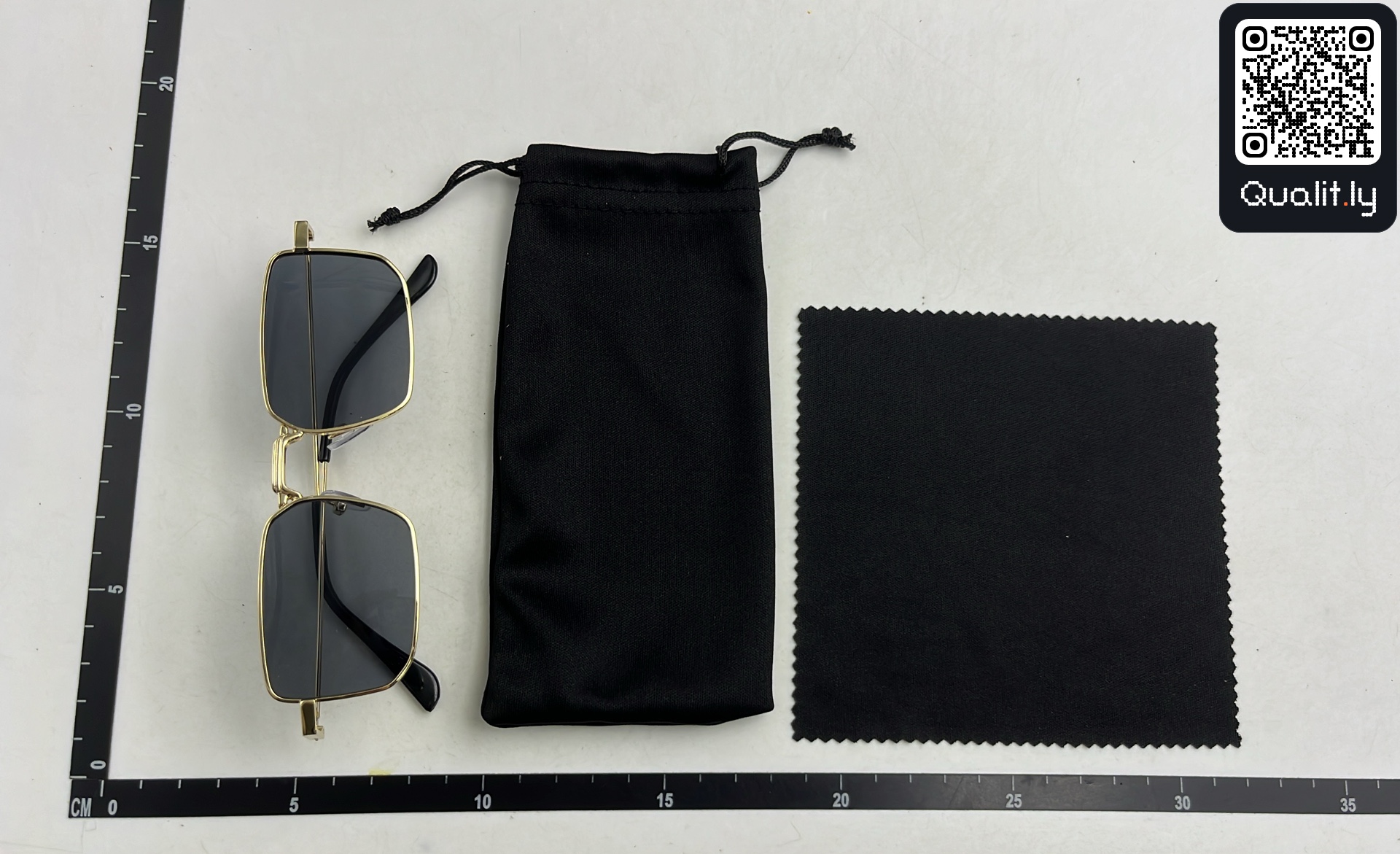 Occhiali da sole — foto QC 3 di 3