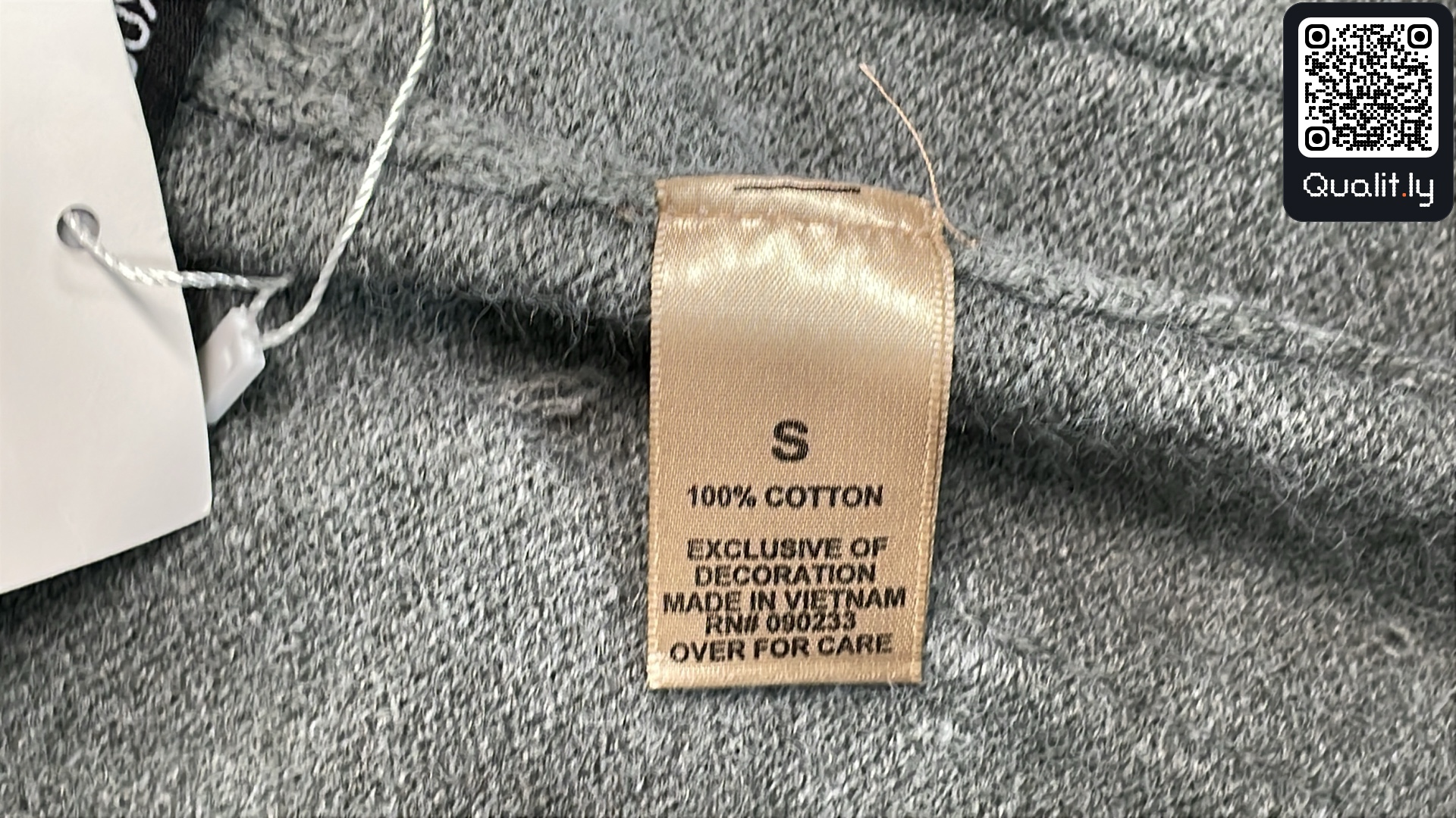 Pull — photo QC 1 sur 4